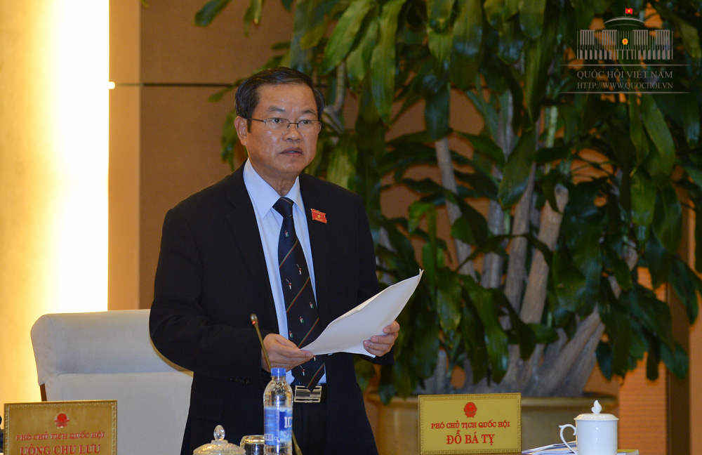 Ủy ban thường vụ Quốc hội cho ý kiến dự án Luật quản lý, sử dụng vũ khí, vật liệu nổ và công cụ hỗ trợ