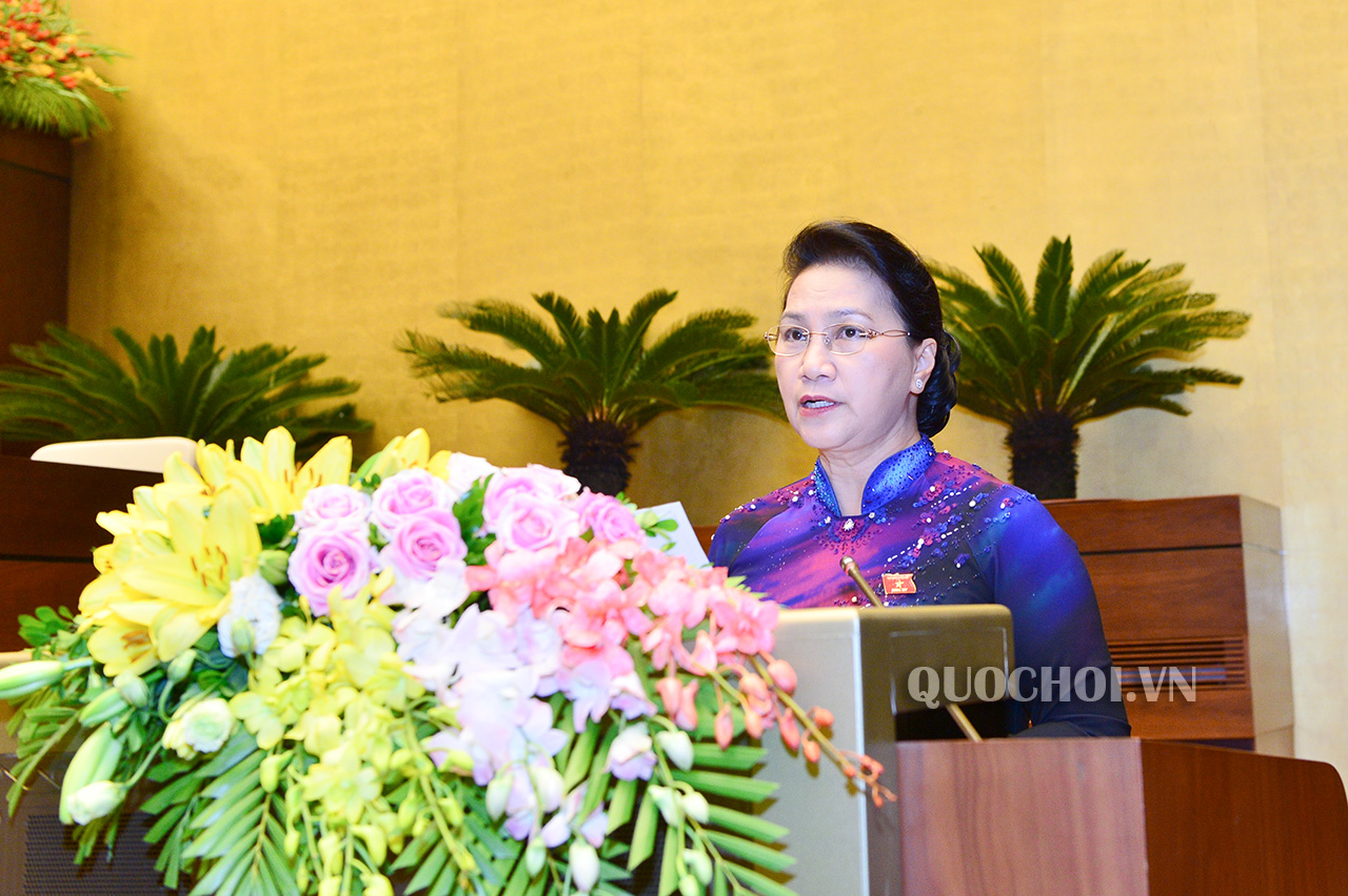 Chủ tịch Quốc hội Nguyễn Thị Kim Ngân thay mặt Ủy ban Thường vụ Quốc hội trình bày Tờ trình dự kiến nhân sự để Quốc hội bầu Chủ tịch nước