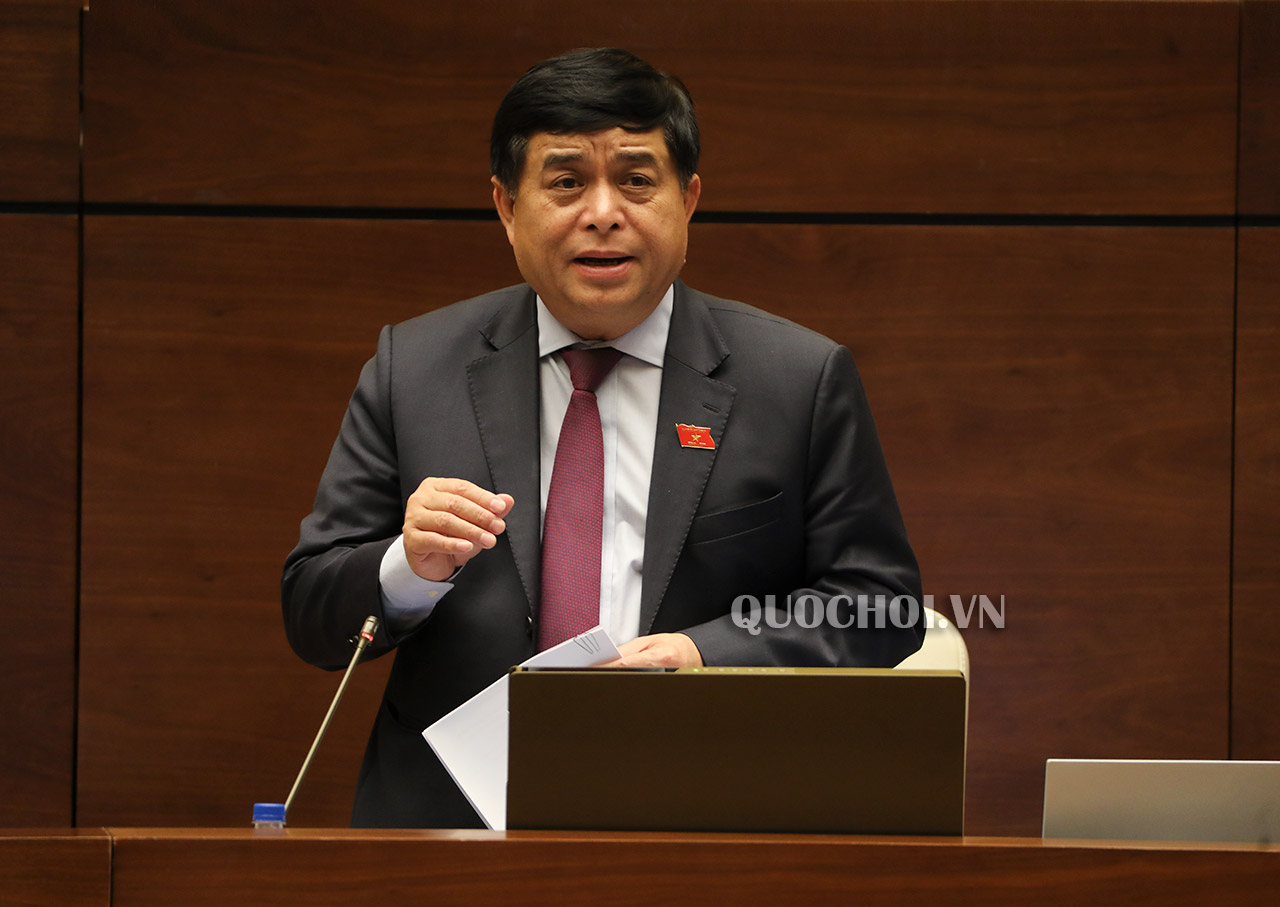 Bộ trưởng Bộ Kế hoạch và Đầu tư Nguyễn Chí Dũng giải trình một số nội dung đại biểu quan tâm