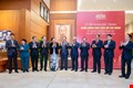 Chủ tịch Quốc hội Vương Đình Huệ tiếp nhận bức chân dung Chủ tịch Hồ Chí Minh do nguyên Chủ tịch Quốc hội Nguyễn Thị Kim Ngân trao tặng