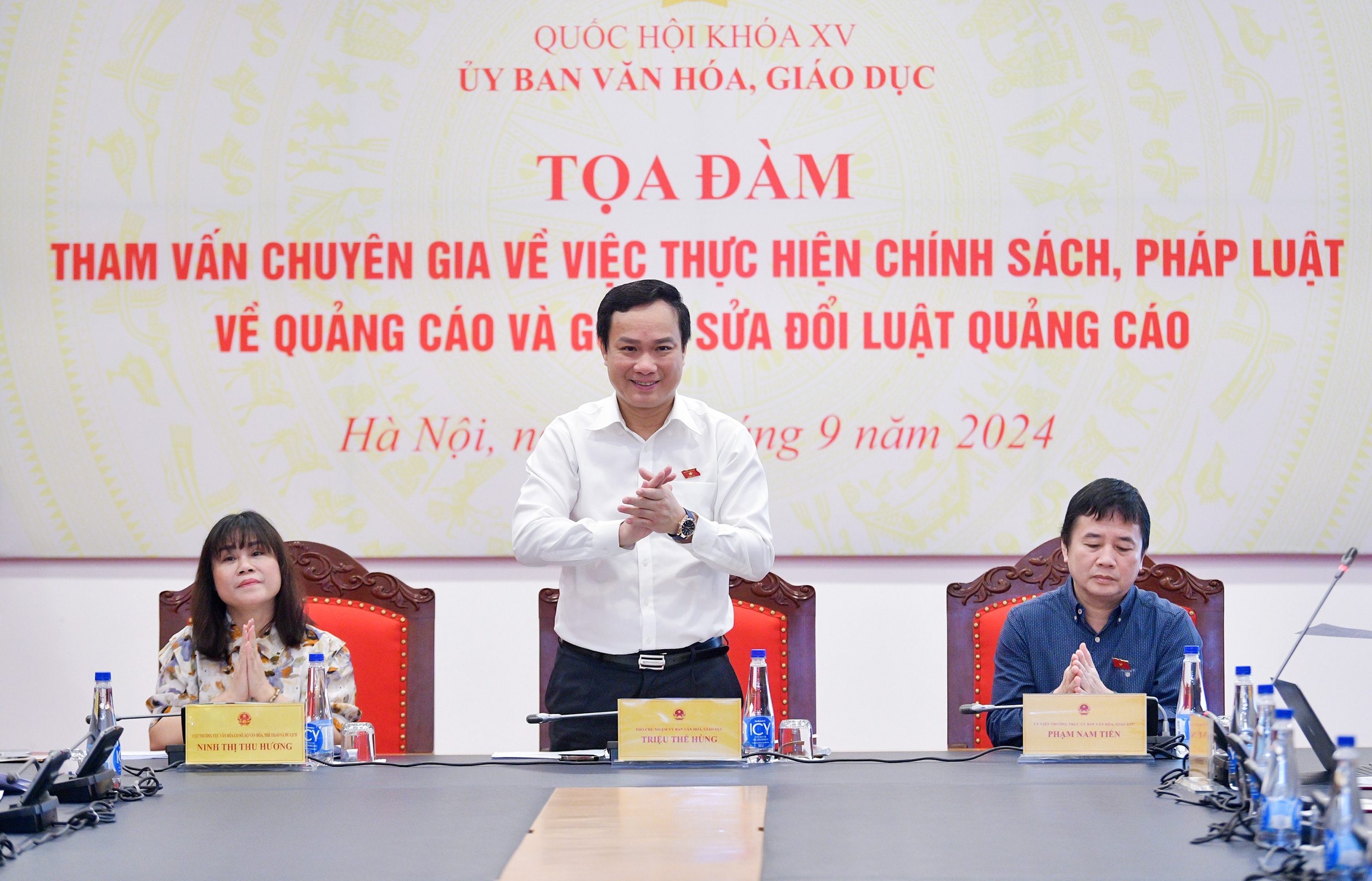 quảng cáo 