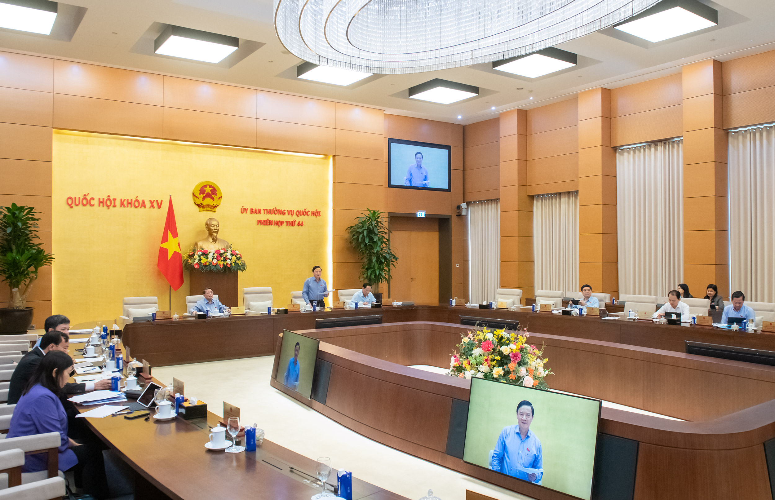 Xây dựng chính quyền cấp xã gần dân, sát dân