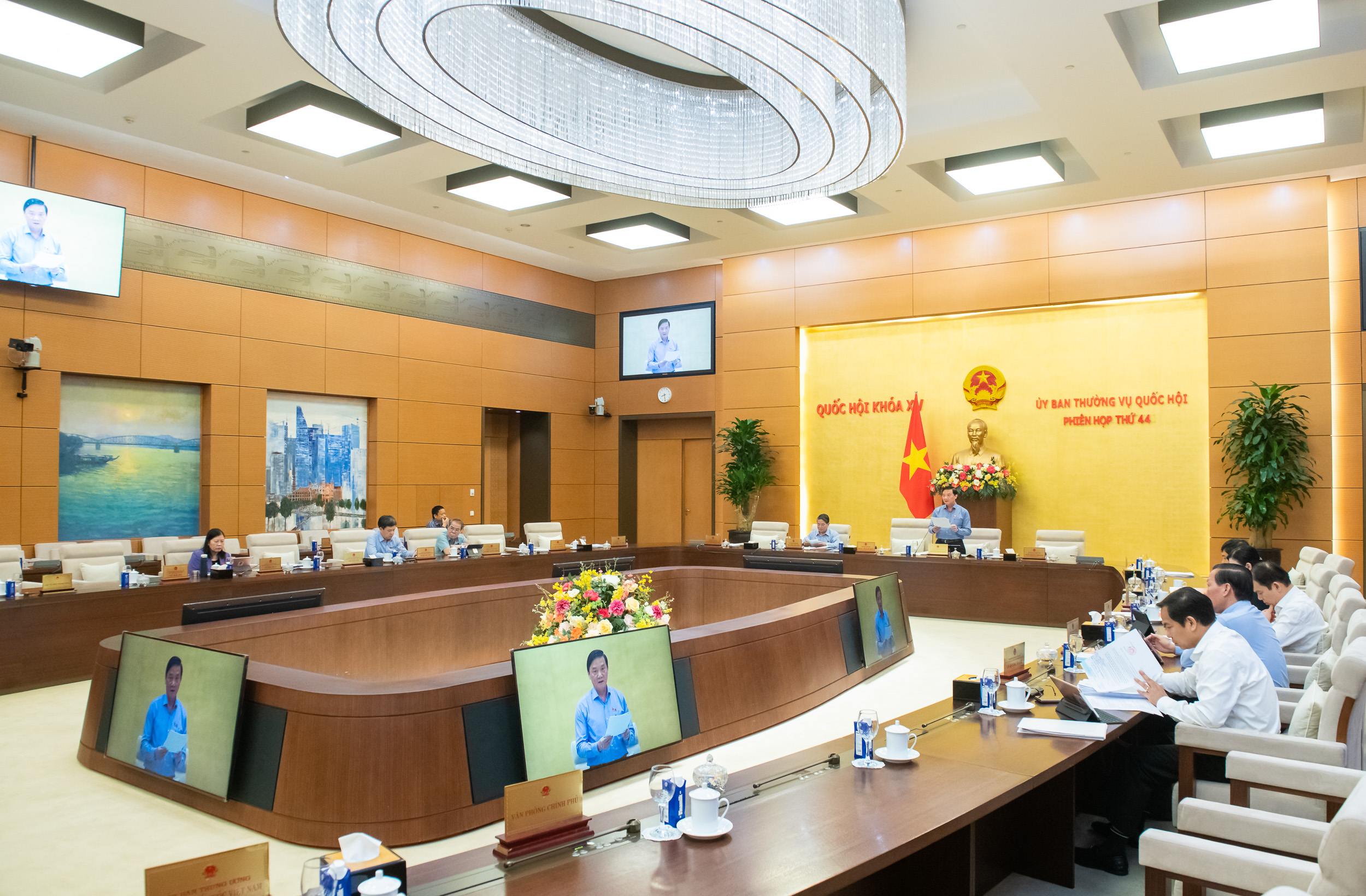 Nâng cao chất lượng đội ngũ cán bộ, công chức, đảm bảo liên thông, đồng bộ từ Trung ương đến cấp xã