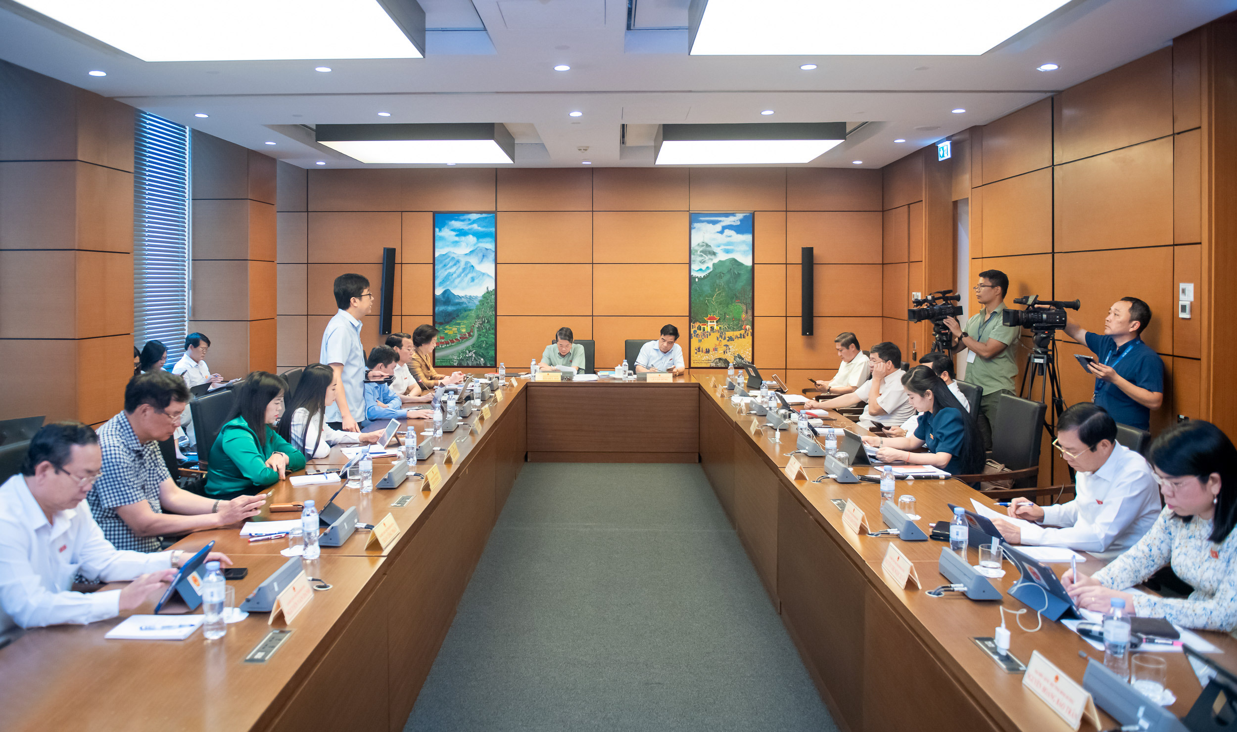 Bộ trưởng Bộ Nội vụ Phạm Thị Thanh Trà: Giữ ngạch công chức nhưng bỏ biên chế suốt đời