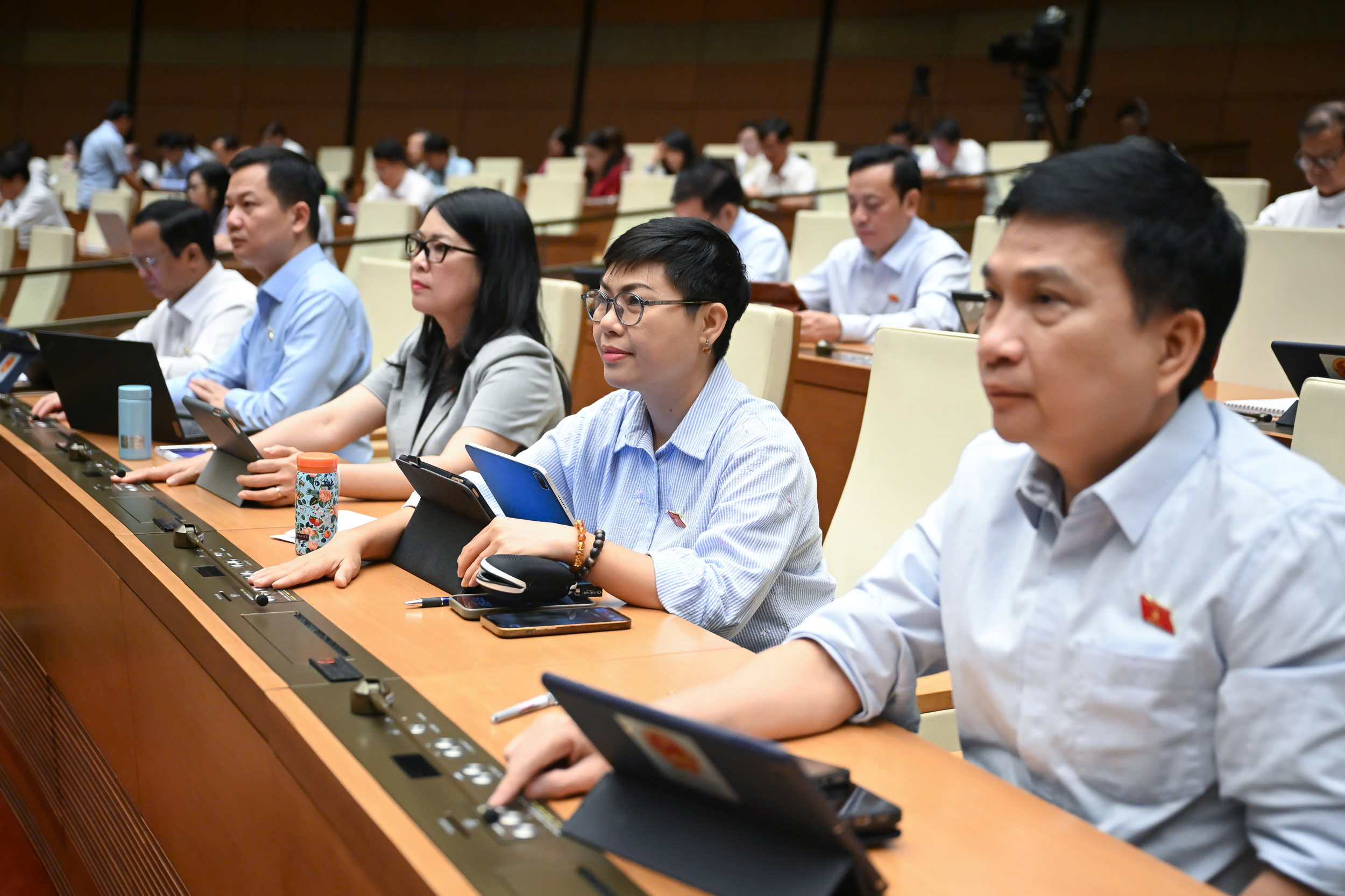 Quốc hội thông qua Luật Tổ chức chính quyền địa phương (sửa đổi)