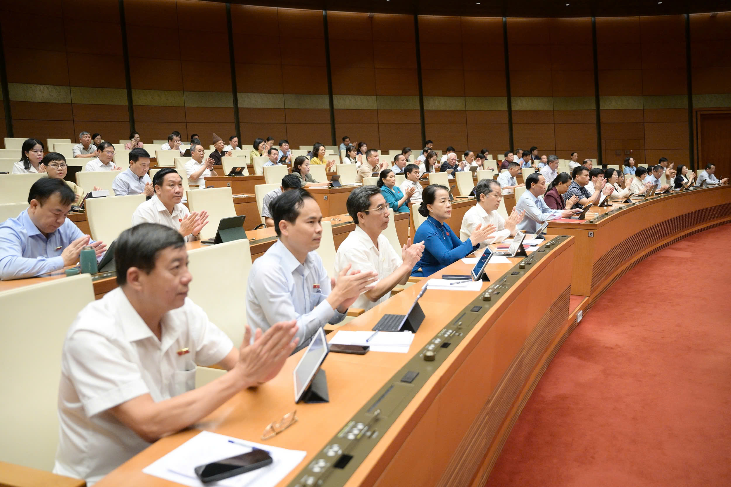 Quốc hội thông qua Luật sửa đổi, bổ sung một số điều của Luật Ban hành văn bản quy phạm pháp luật