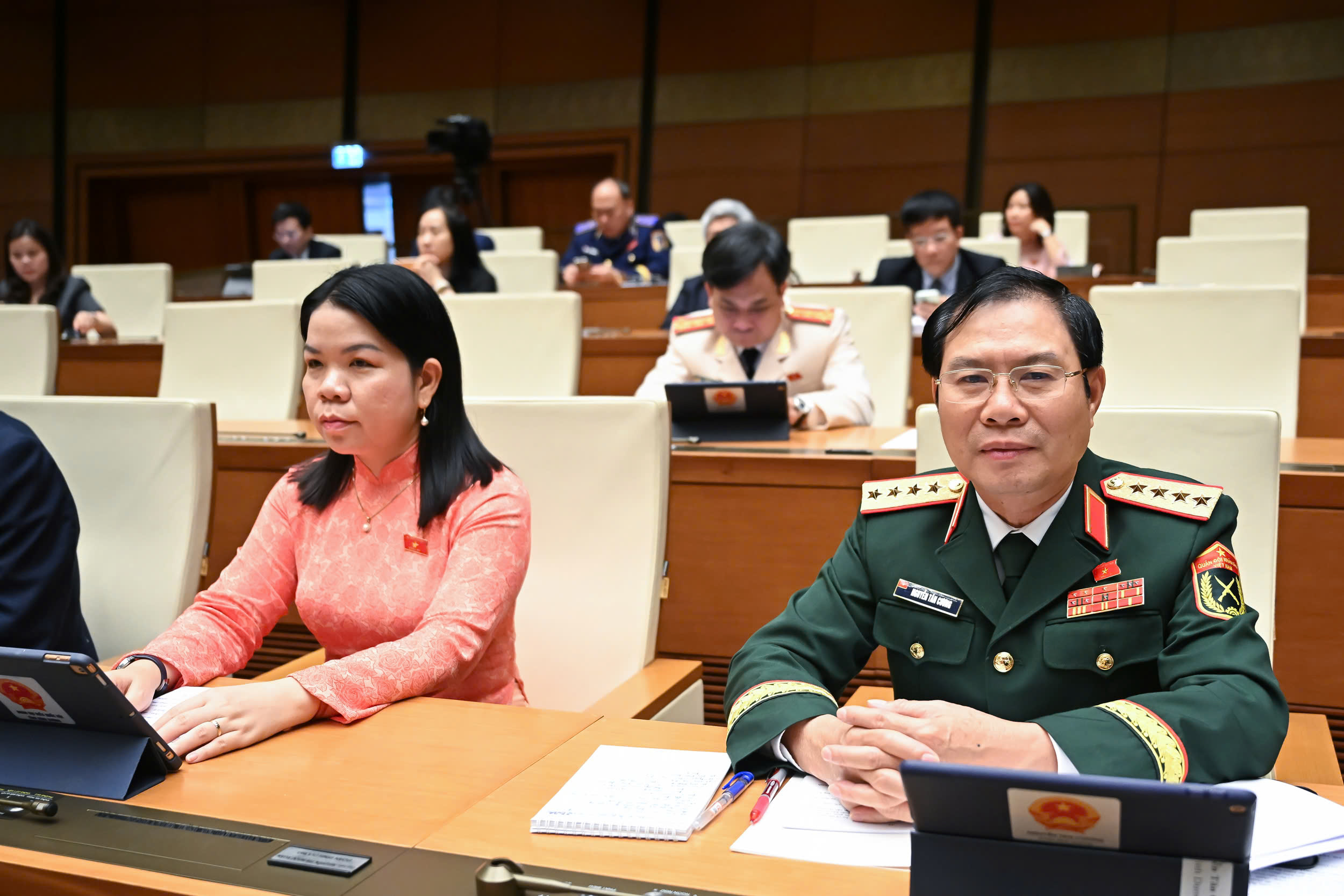 Quốc hội thông qua Luật sửa đổi, bổ sung một số điều của 11 luật về quân sự, quốc phòng