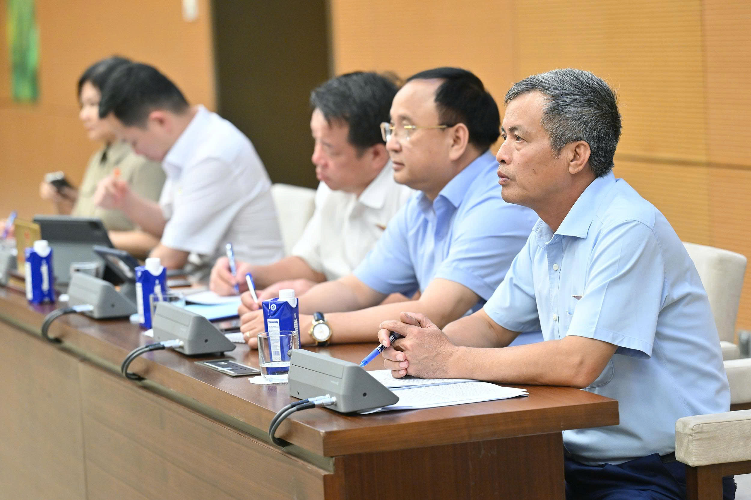 UBTVQH cho ý kiến về tiếp thu, chỉnh lý dự thảo Luật Tình trạng khẩn cấp