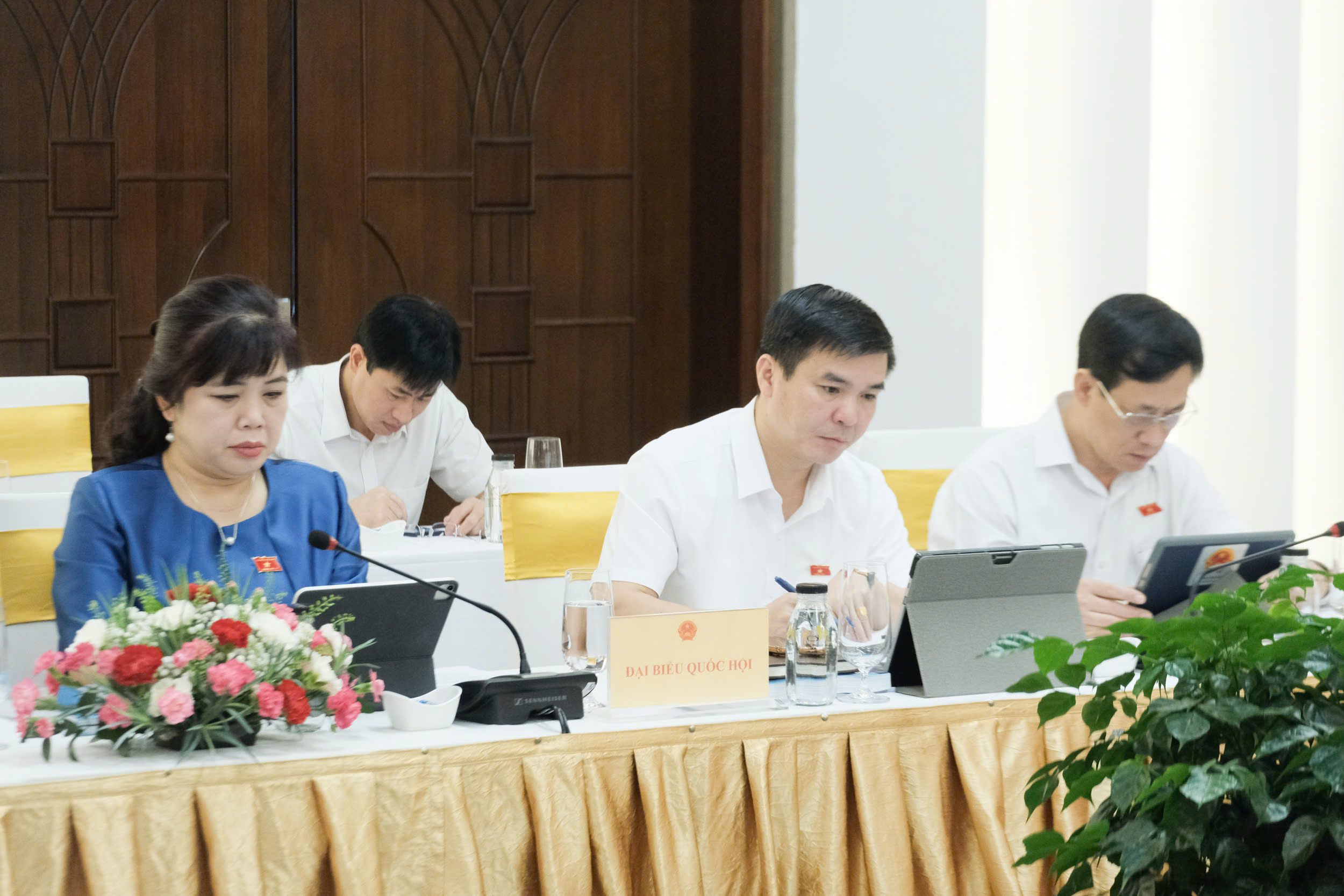 Uỷ ban Kinh tế và Tài chính cho ý kiến vào dự thảo Luật Tiết kiệm, chống lãng phí