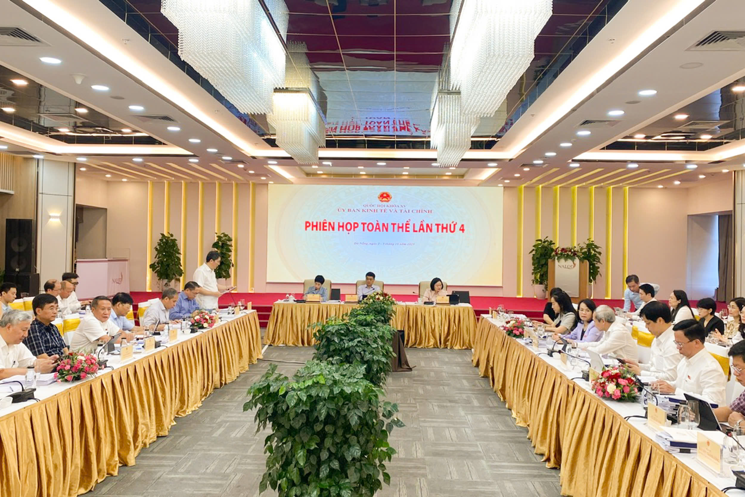 Uỷ ban Kinh tế và Tài chính cho ý kiến vào dự thảo Luật Tiết kiệm, chống lãng phí