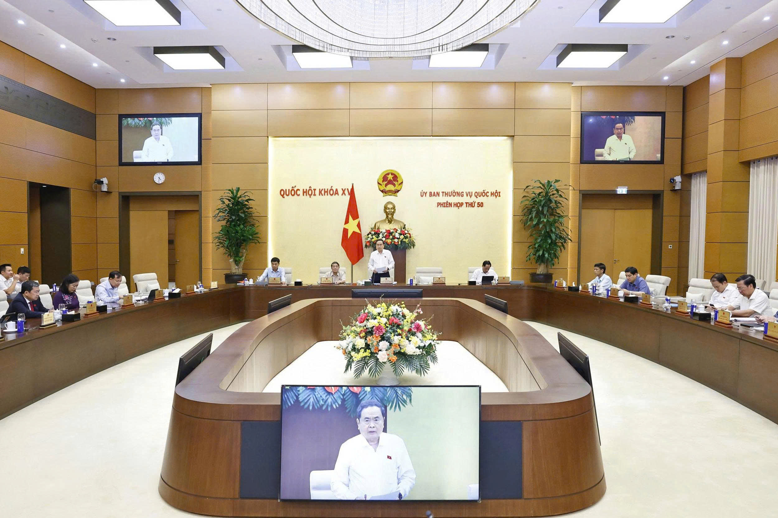 Ủy ban Thường vụ Quốc hội hoàn tất việc xem xét 40 nội dung của Phiên họp thứ 50