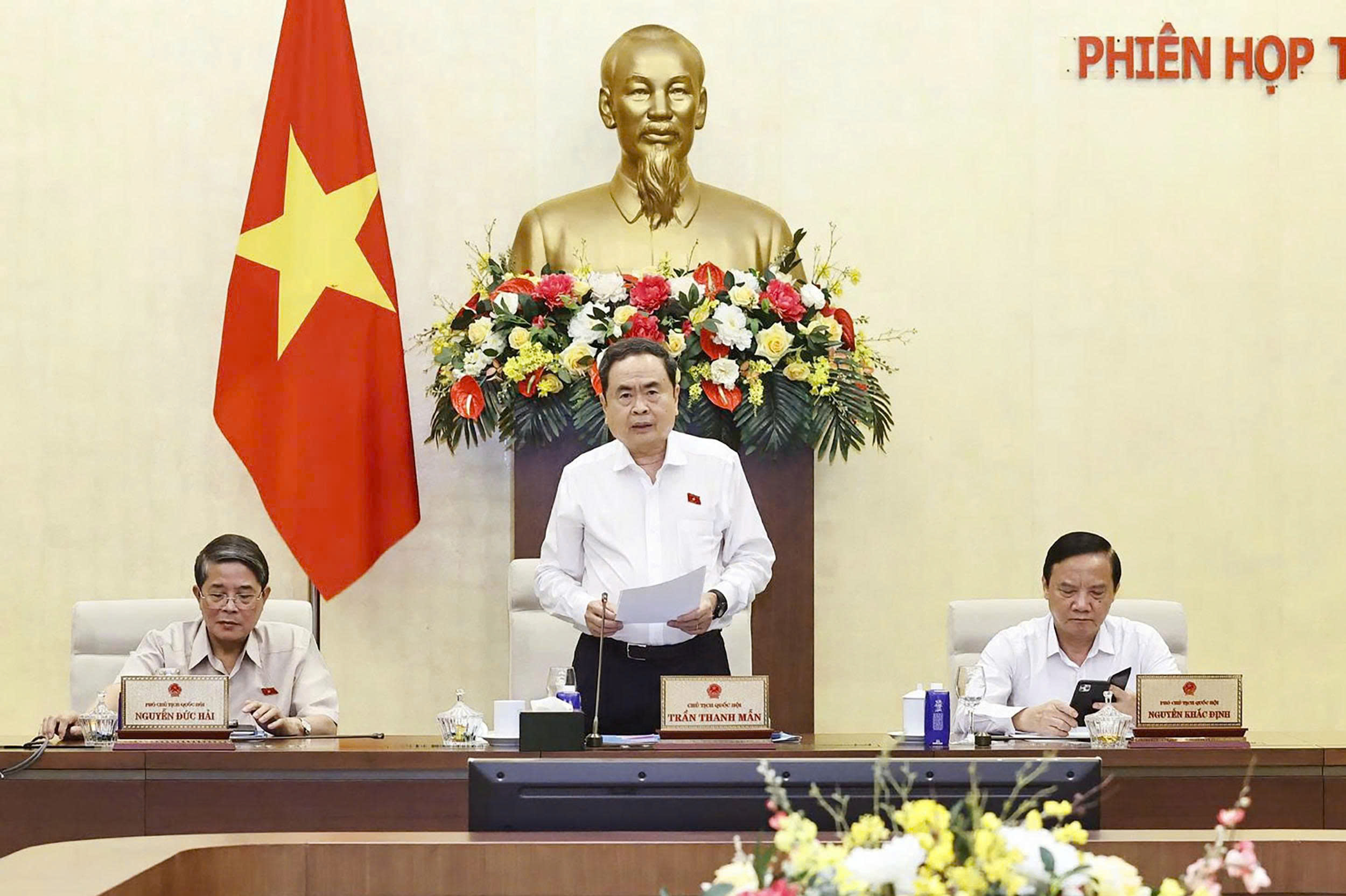 Ủy ban Thường vụ Quốc hội hoàn tất việc xem xét 40 nội dung của Phiên họp thứ 50