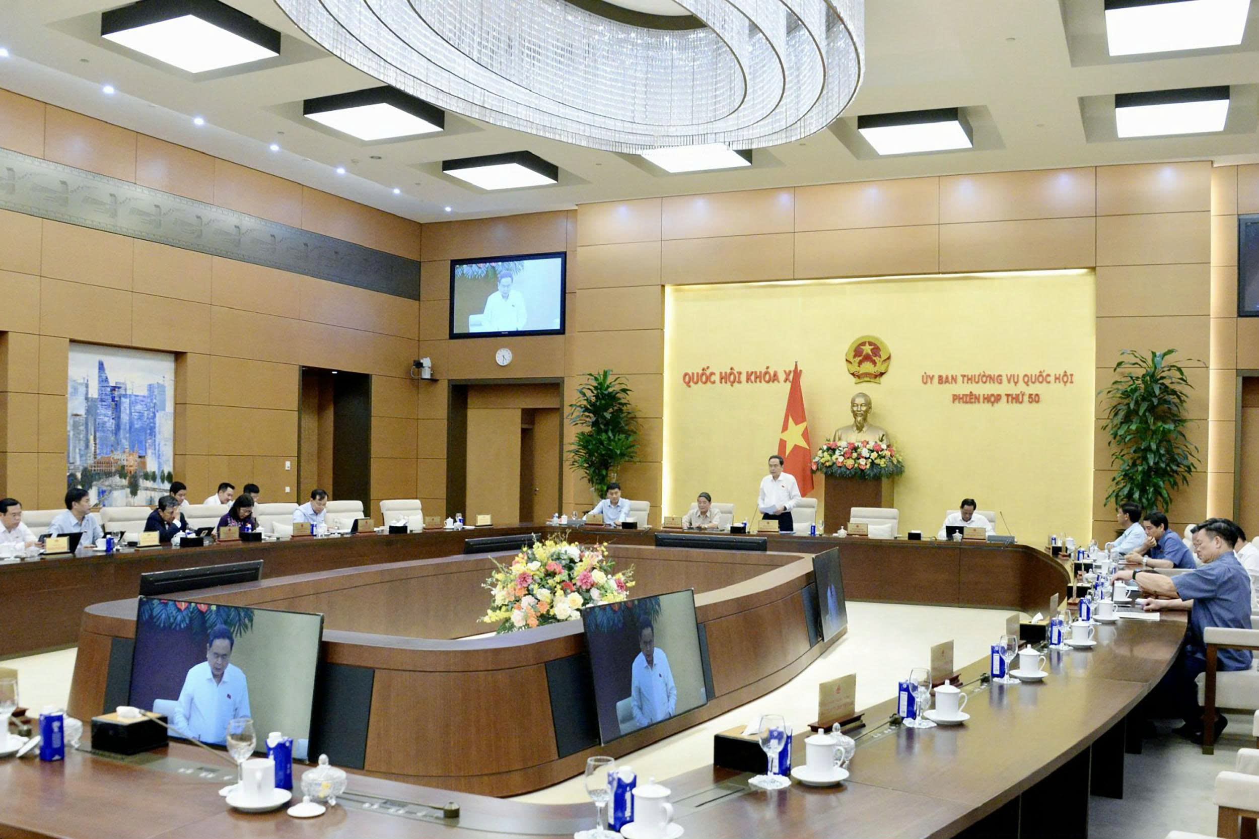 Ủy ban Thường vụ Quốc hội hoàn tất việc xem xét 40 nội dung của Phiên họp thứ 50