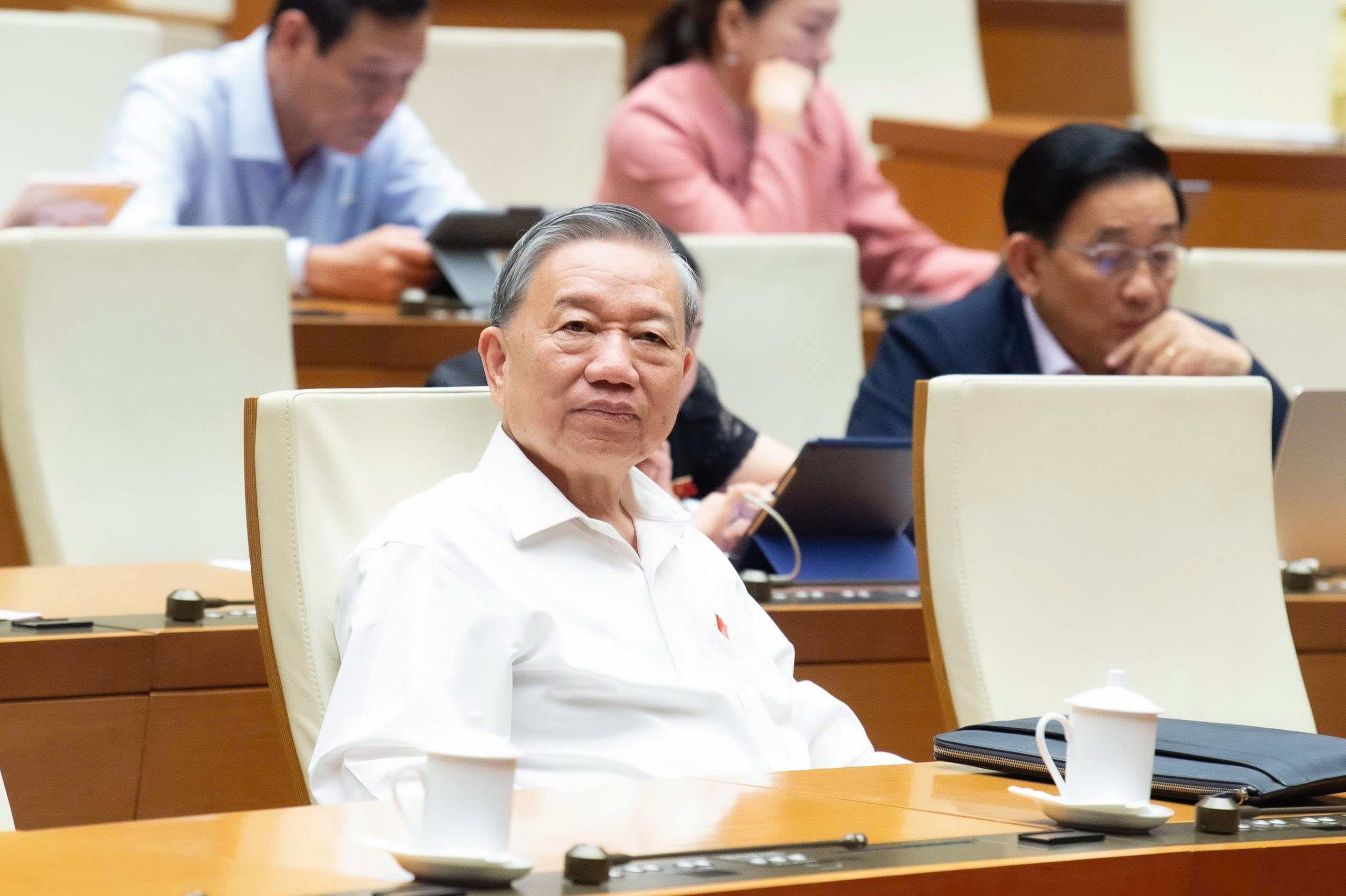 Cho phép áp dụng các biện pháp mà pháp luật chưa quy định để ứng phó, khắc phục tình trạng khẩn cấp