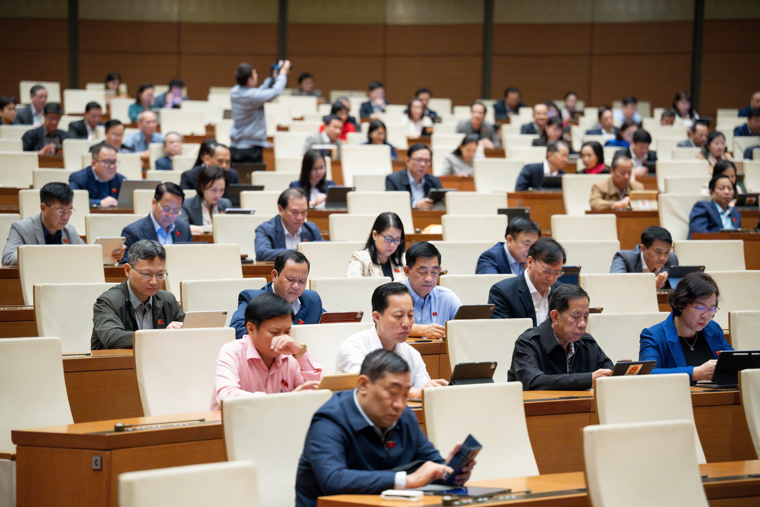 Tiếp tục thực hiện chủ trương tăng cường phân cấp, phân quyền, đảm bảo thực hiện tính đúng, tính đủ giá dịch vụ công