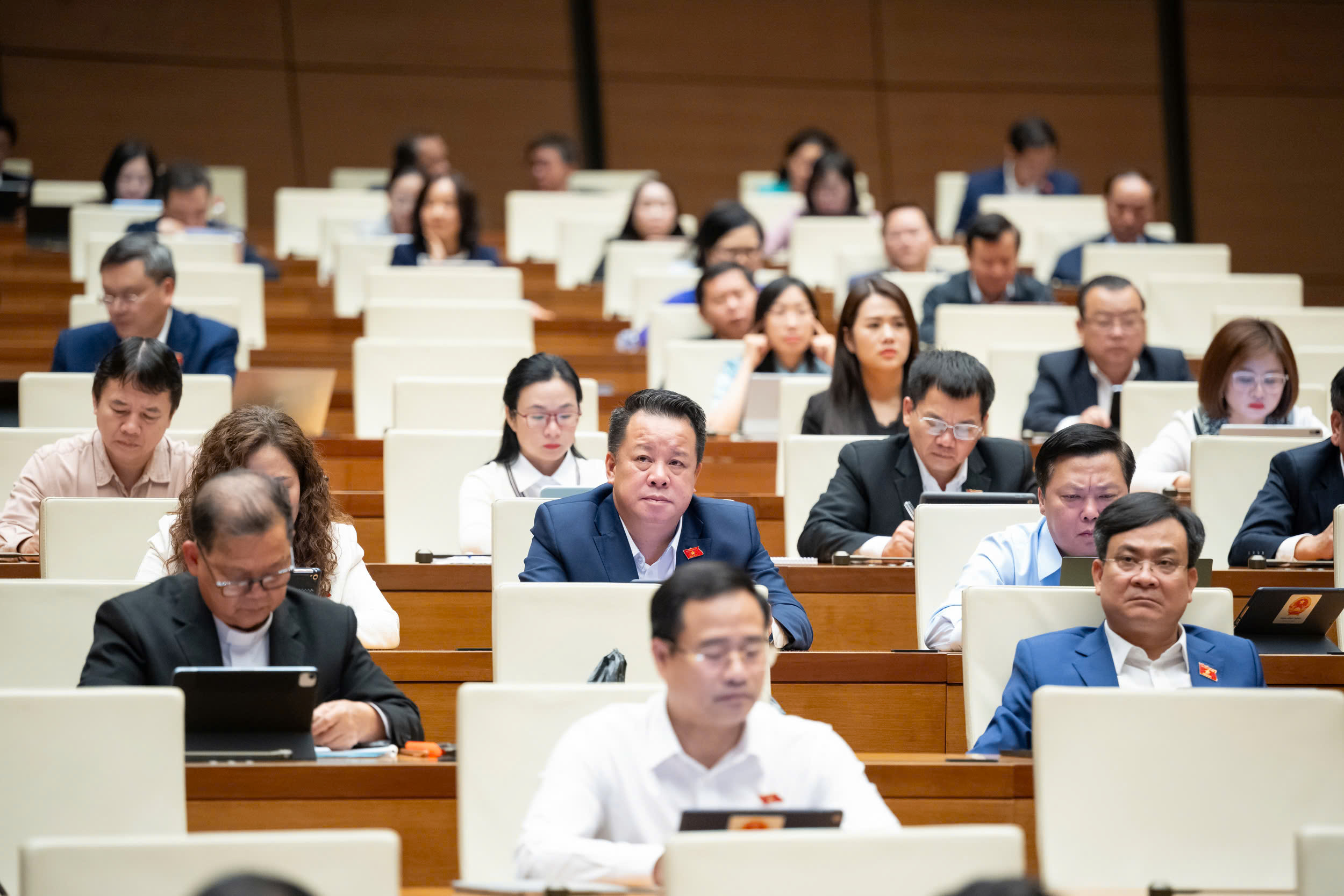 Đại biểu Quốc hội đề nghị làm rõ phạm vi bí mật nhà nước, để đóng dấu mật không trở thành "phản xạ hành chính"