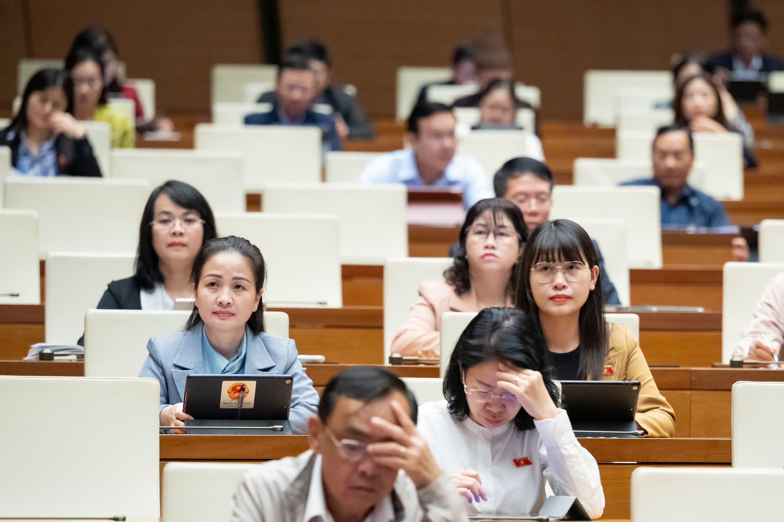 Đại biểu Quốc hội đề nghị làm rõ phạm vi bí mật nhà nước, để đóng dấu mật không trở thành "phản xạ hành chính"