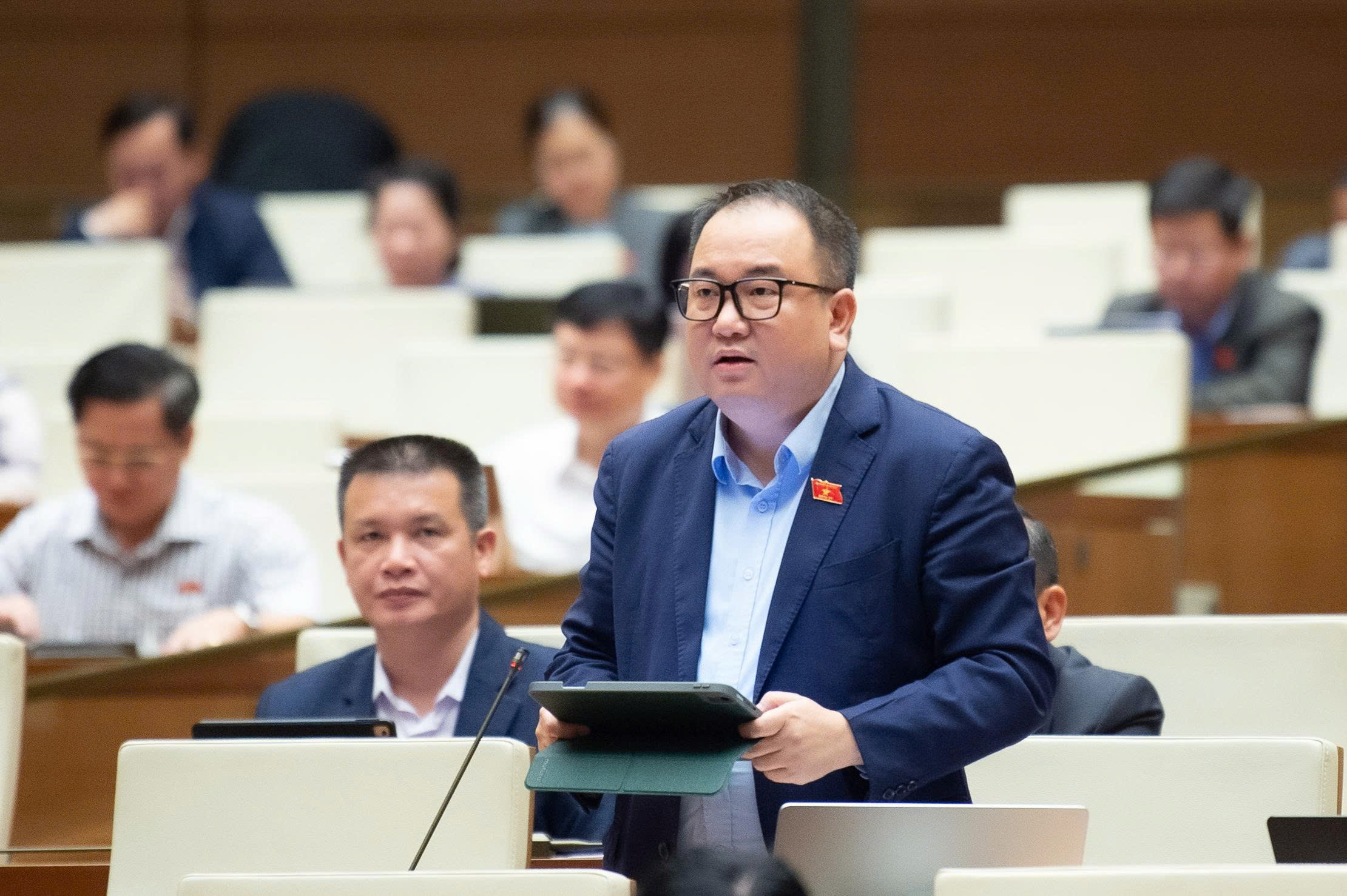 Đại biểu Quốc hội đề nghị làm rõ phạm vi bí mật nhà nước, để đóng dấu mật không trở thành "phản xạ hành chính"