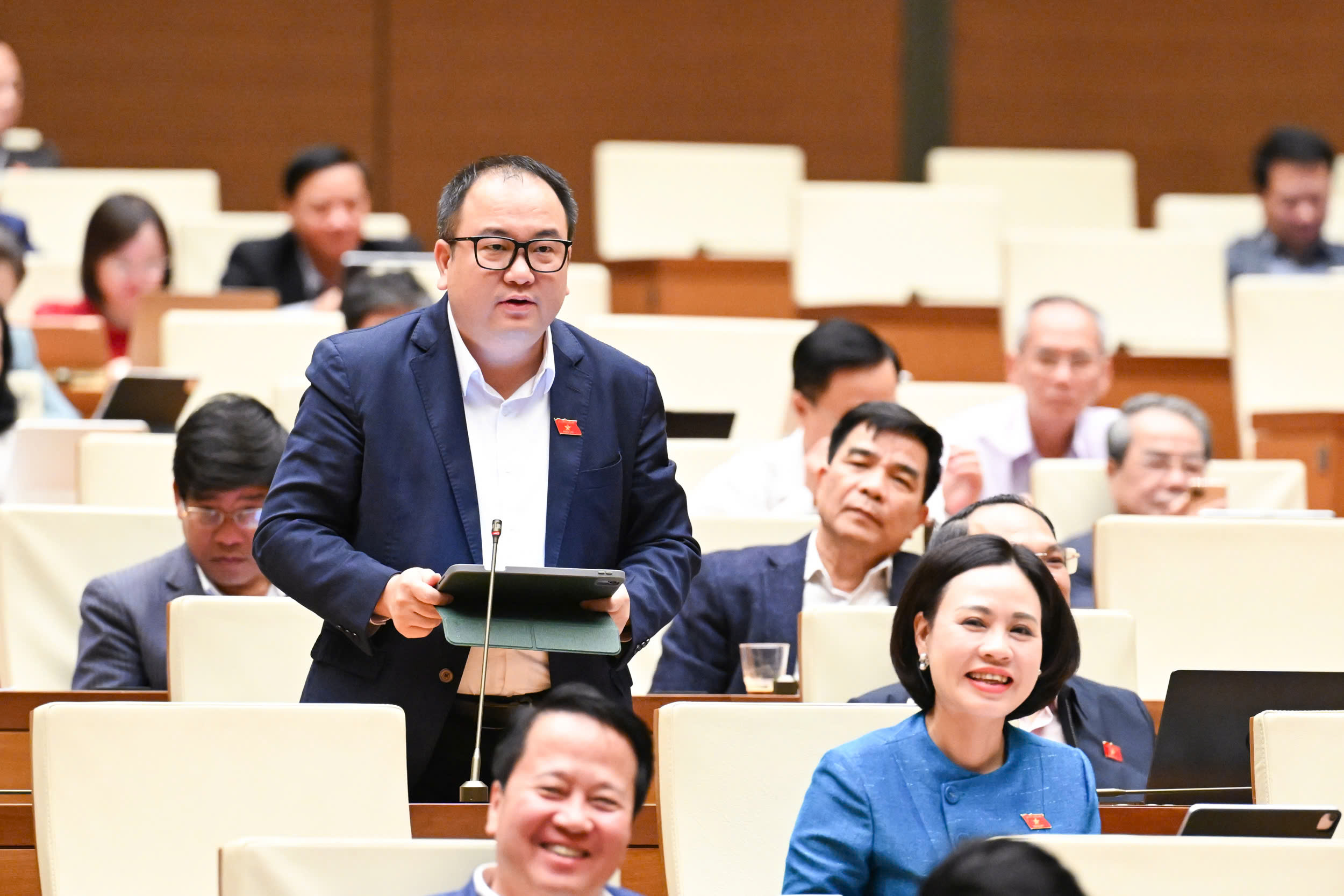 Quản lý AI theo mức độ rủi ro: Tôn trọng quyền riêng tư và lấy con người làm trung tâm