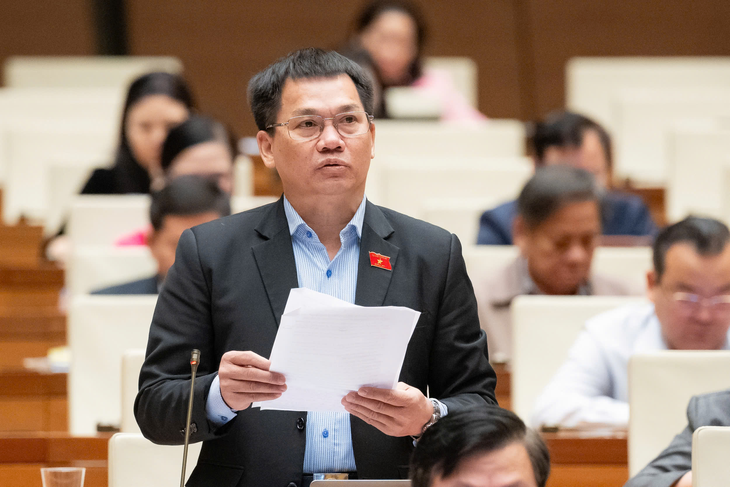 Hoàn thiện cơ chế, chính sách đột phá phát triển nhân lực y tế và bảo đảm an toàn trong chăm sóc sức khỏe Nhân dân