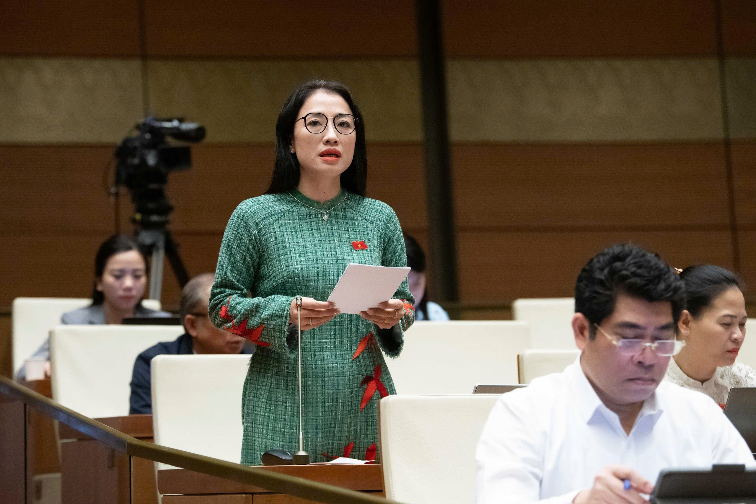 Hoàn thiện cơ chế, chính sách đột phá phát triển nhân lực y tế và bảo đảm an toàn trong chăm sóc sức khỏe Nhân dân