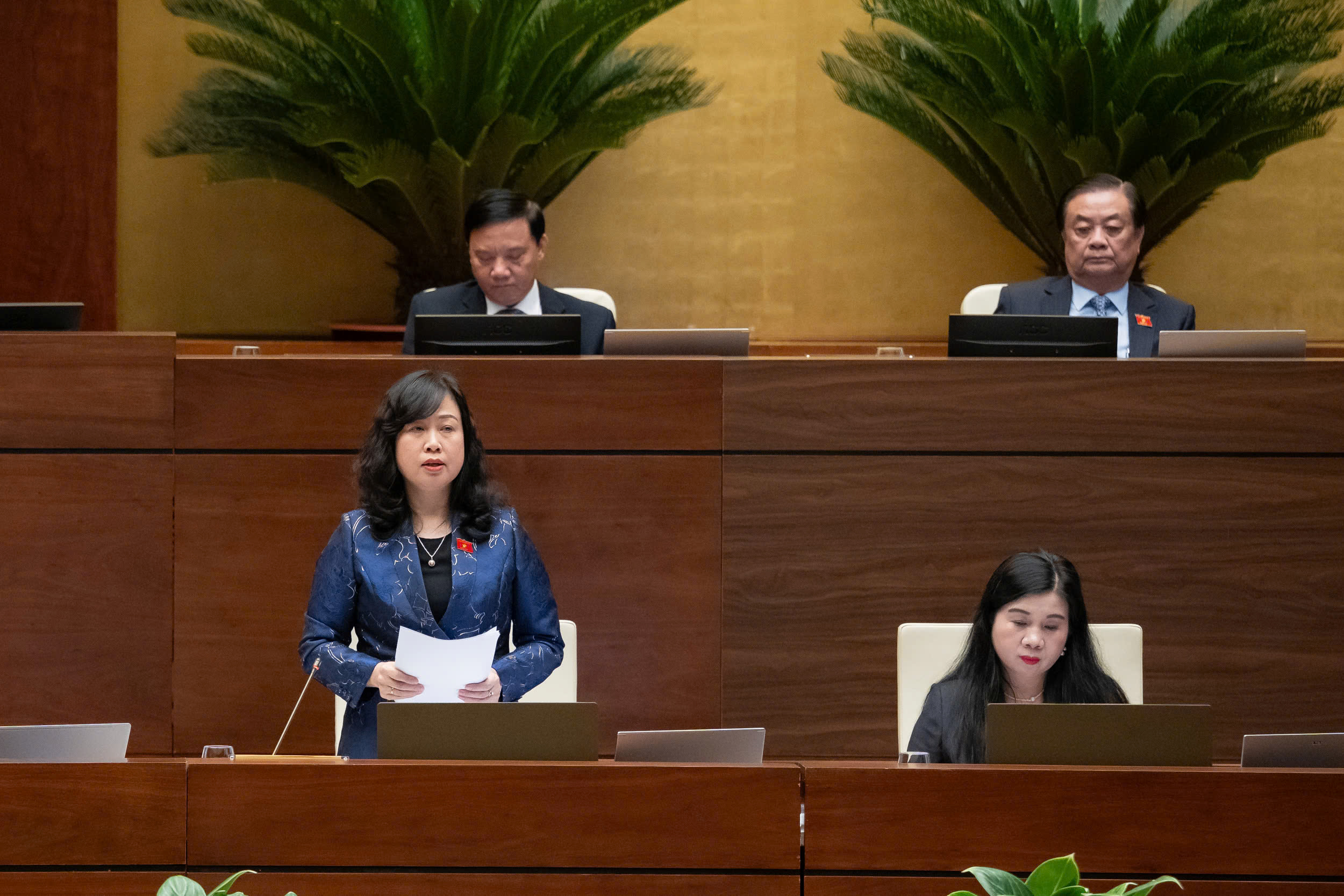 Hoàn thiện cơ chế, chính sách đột phá phát triển nhân lực y tế và bảo đảm an toàn trong chăm sóc sức khỏe Nhân dân