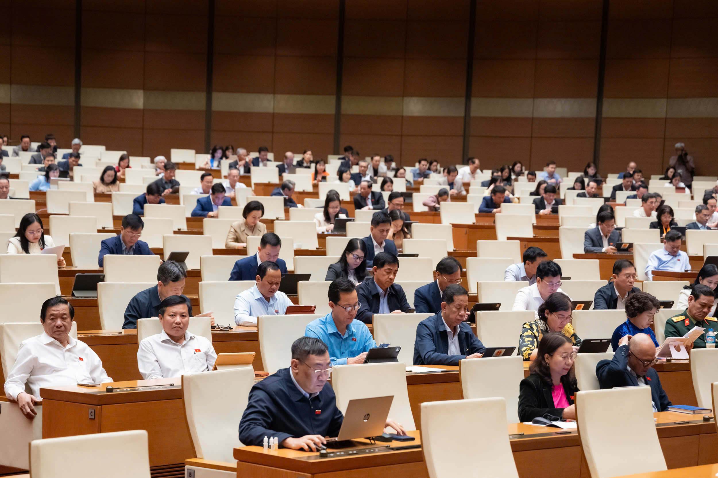 Quốc hội xem xét dự án Luật Tòa án chuyên biệt tại Trung tâm tài chính quốc tế: Xây dựng nền tư pháp chuẩn quốc tế cho mô hình mới