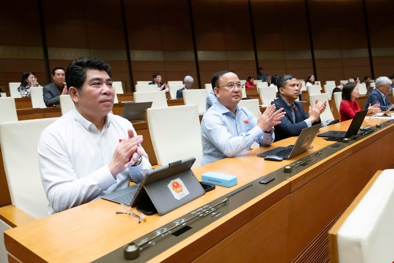 Quốc hội thông qua Luật sửa đổi, bổ sung một số điều của 10 luật có liên quan đến an ninh, trật tự