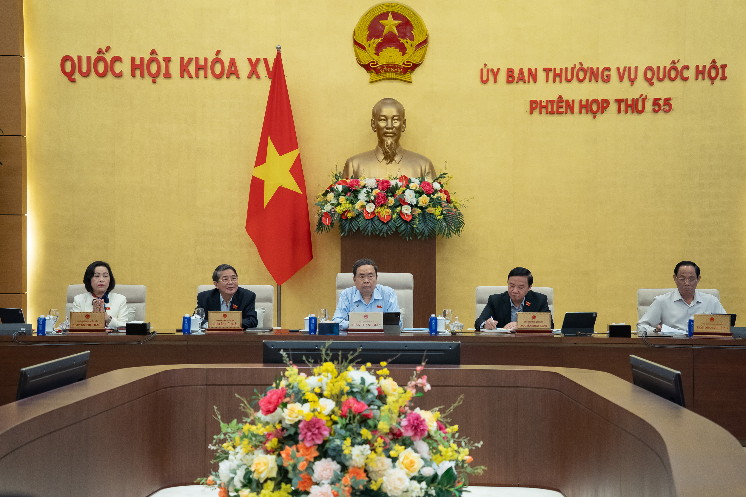 UBTVQH cho ý kiến về dự án Luật sửa đổi, bổ sung một số điều của Luật Công chứng