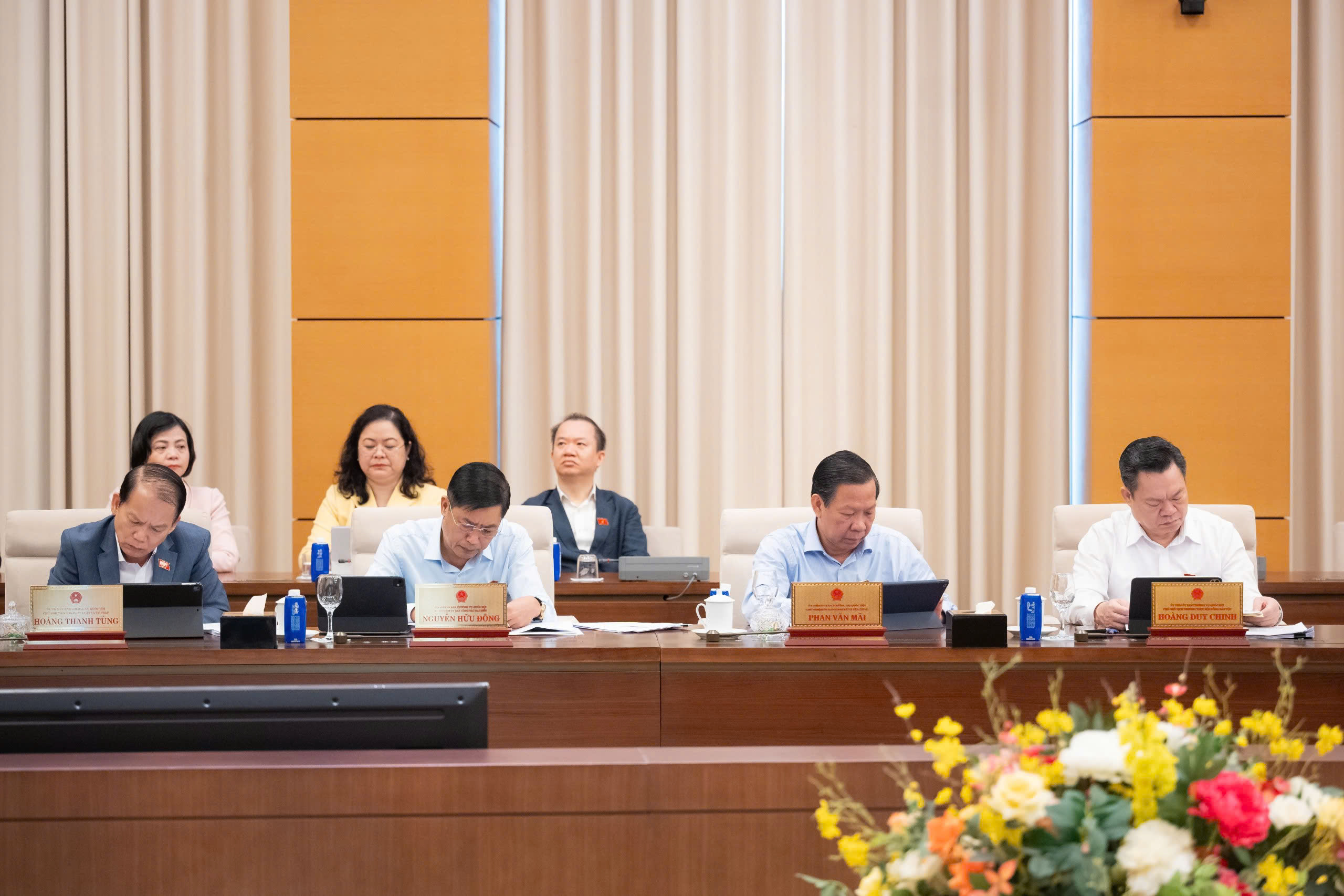 Nâng cao hiệu quả hoạt động của cơ quan đại diện nước Cộng hòa xã hội chủ nghĩa Việt Nam ở nước ngoài trong tình hình mới