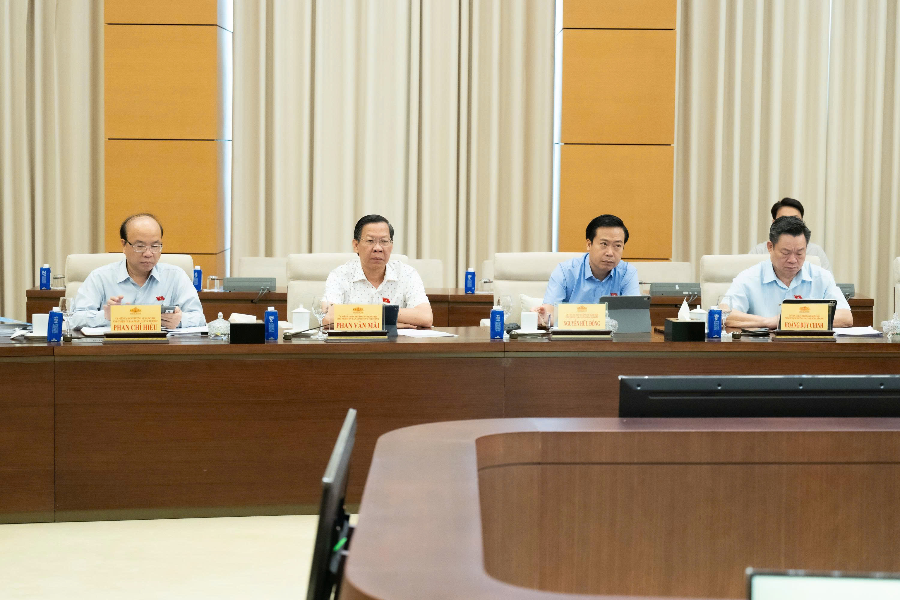 uỷ ban thường vụ quốc hội