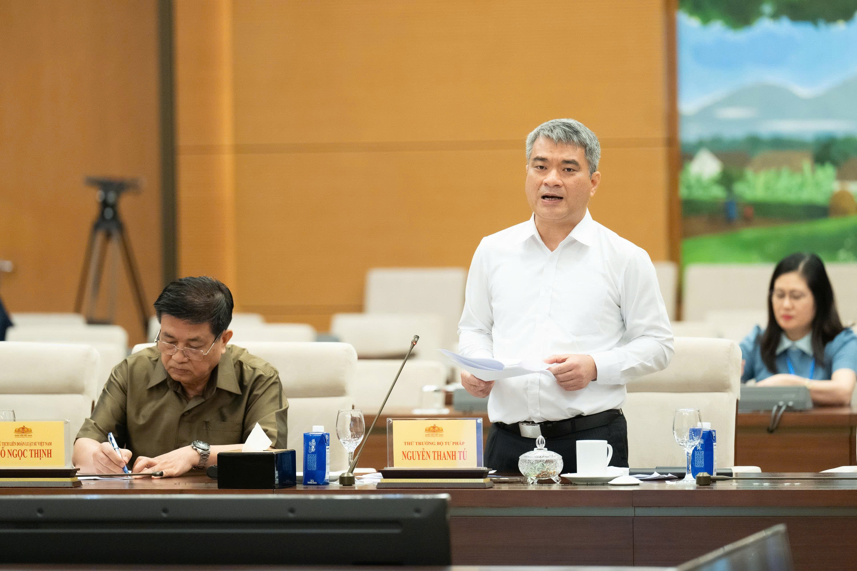 Ủy ban Thường vụ Quốc hội cho ý kiến về dự thảo Nghị quyết của Quốc hội về thực hiện thí điểm chế định luật sư công