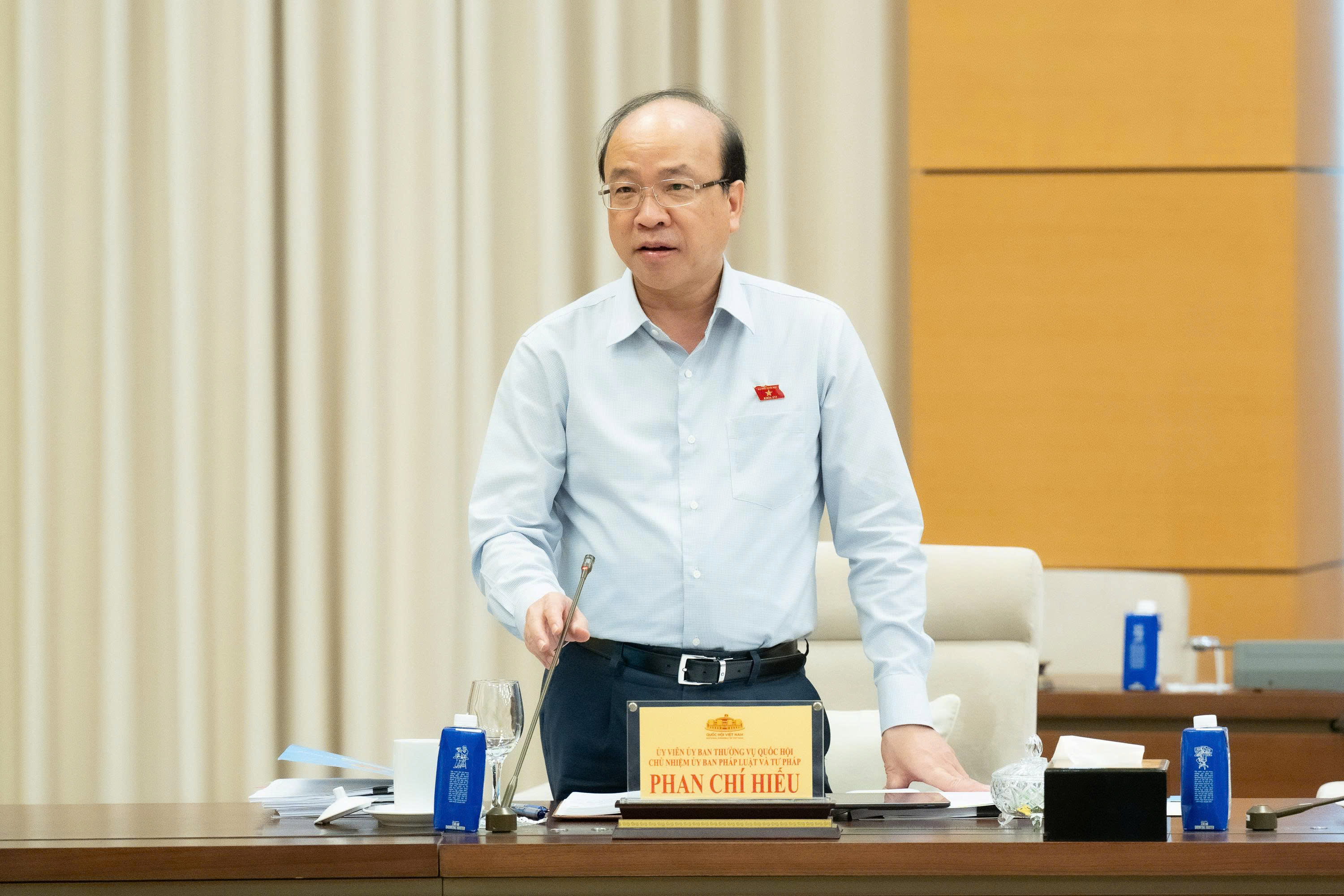 Ủy ban Thường vụ Quốc hội cho ý kiến về dự thảo Nghị quyết của Quốc hội về thực hiện thí điểm chế định luật sư công