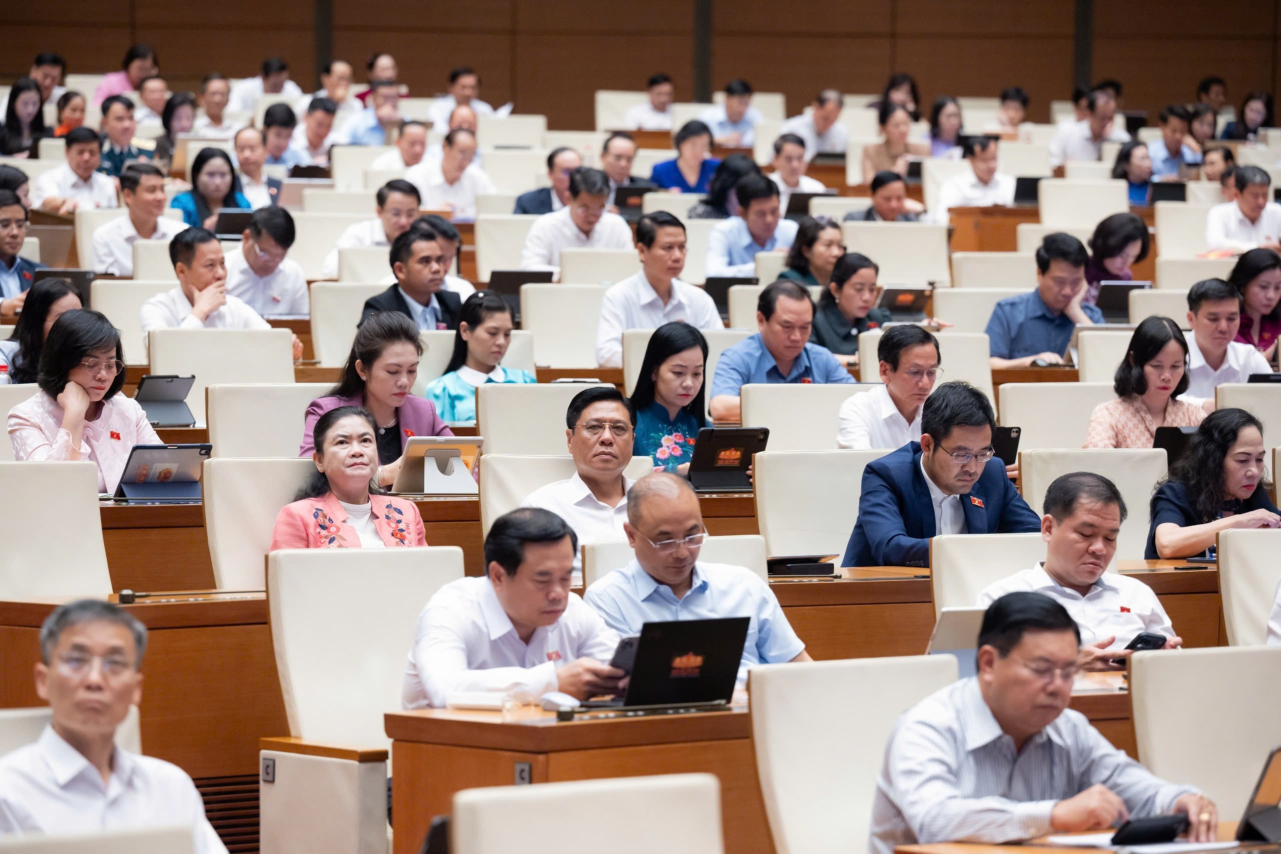 Chính phủ trình Quốc hội dự án Luật sửa đổi 4 luật về Thuế nhằm gỡ khó cho doanh nghiệp và người dân