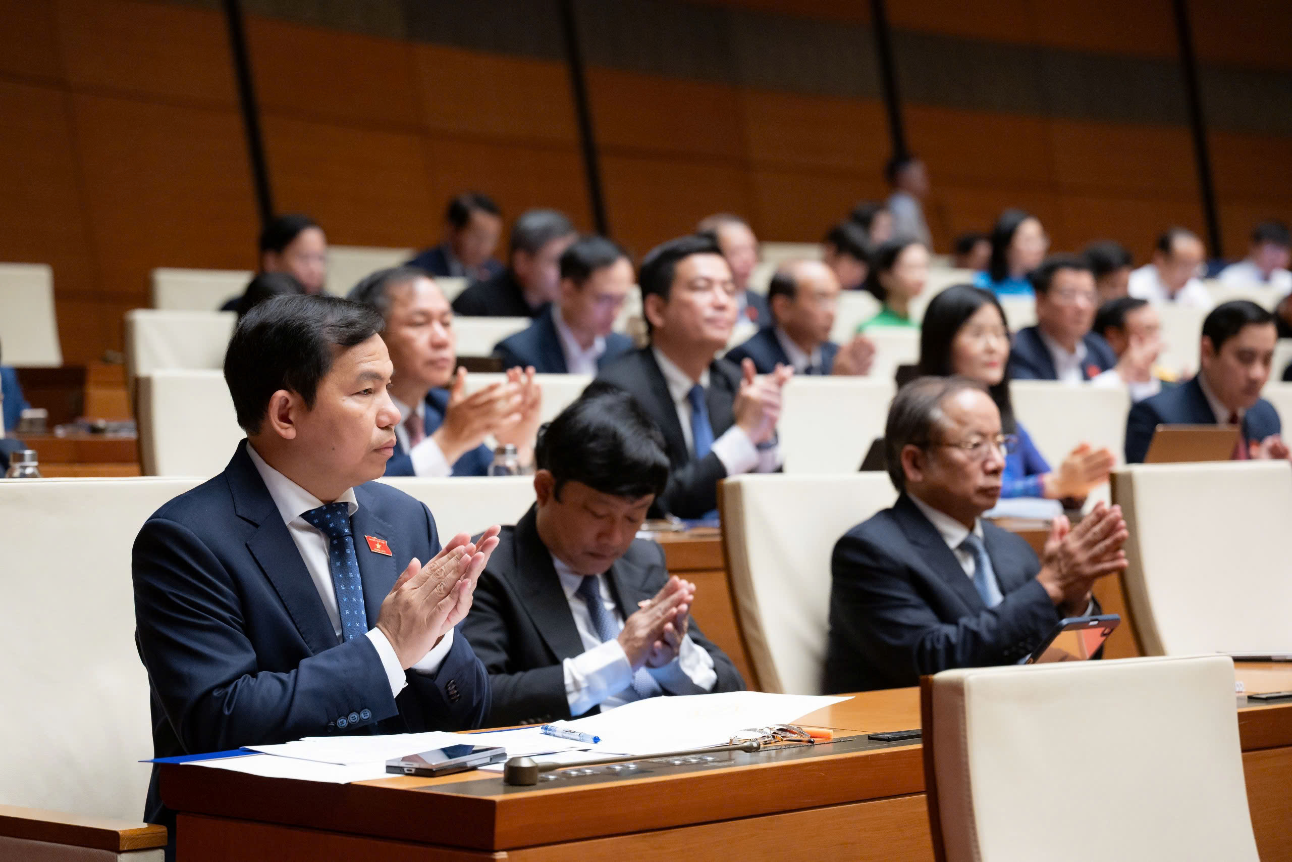 Quốc hội thông qua Nghị quyết về thí điểm thực hiện chế định luật sư công