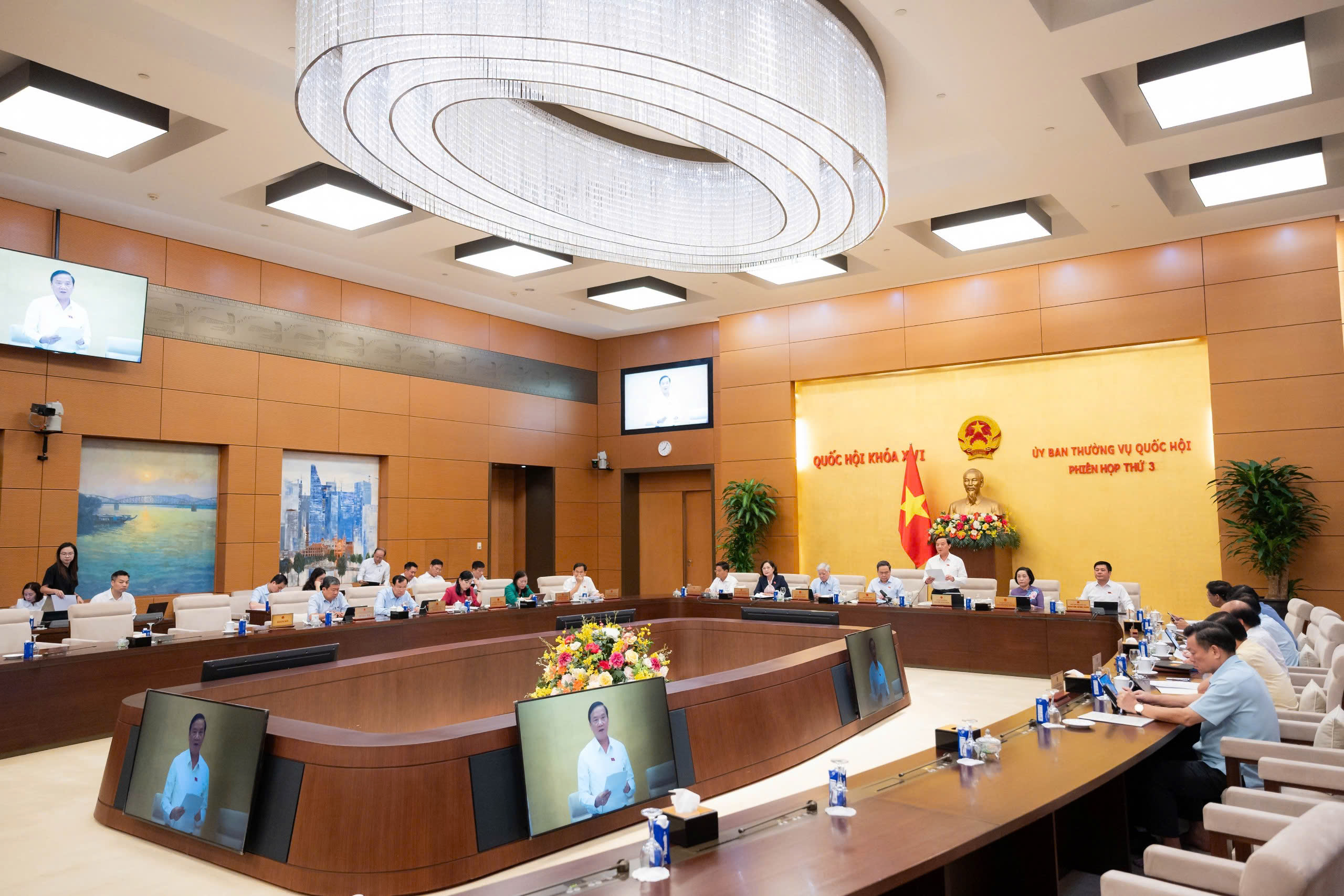 Ủy ban Thường vụ Quốc hội thông qua Nghị quyết sửa đổi quy định về thẩm quyền theo lãnh thổ của Tòa án nhân dân cấp tỉnh, khu vực