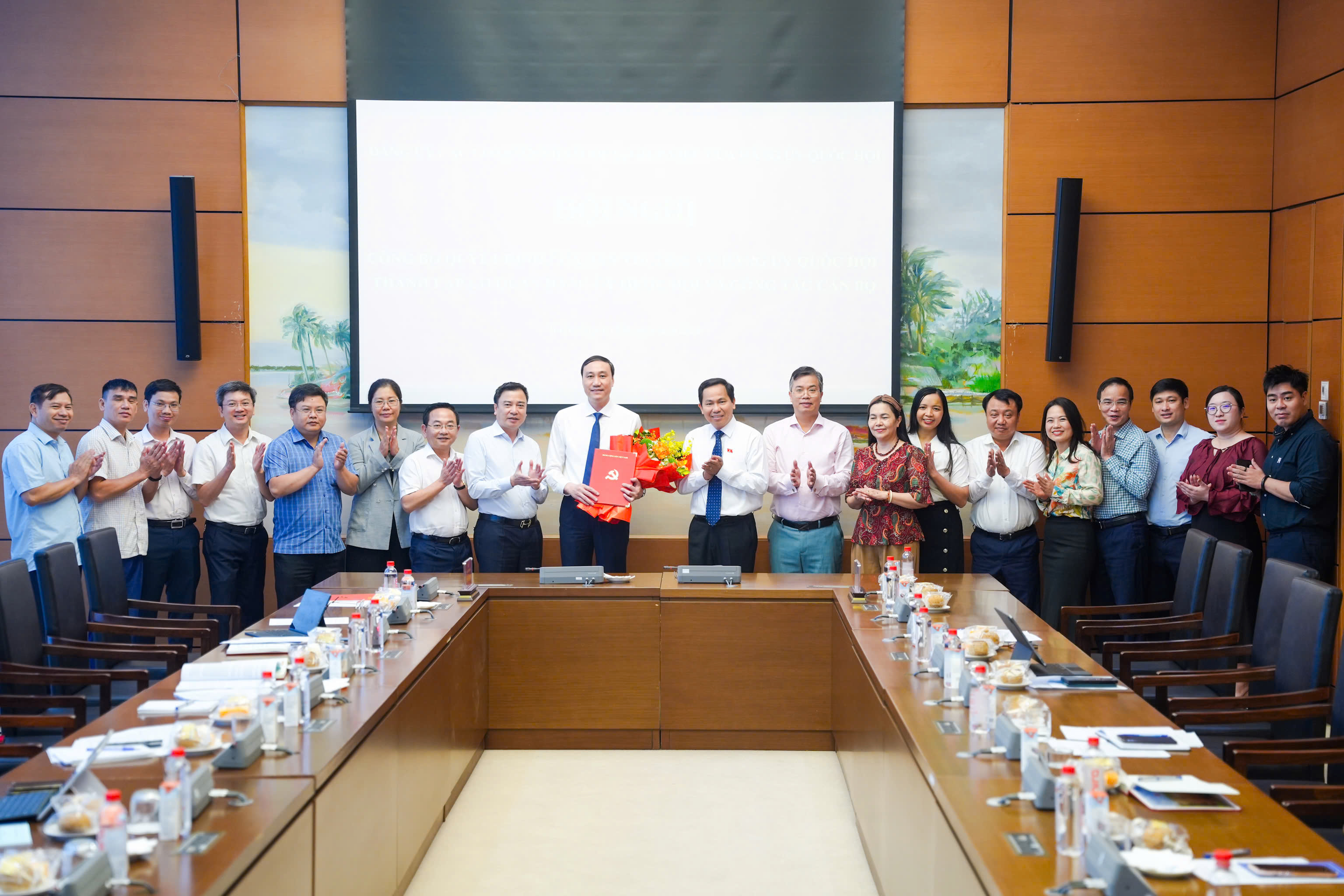 Hội nghị công bố các Quyết định của Ban Thường vụ Đảng ủy Quốc hội ...