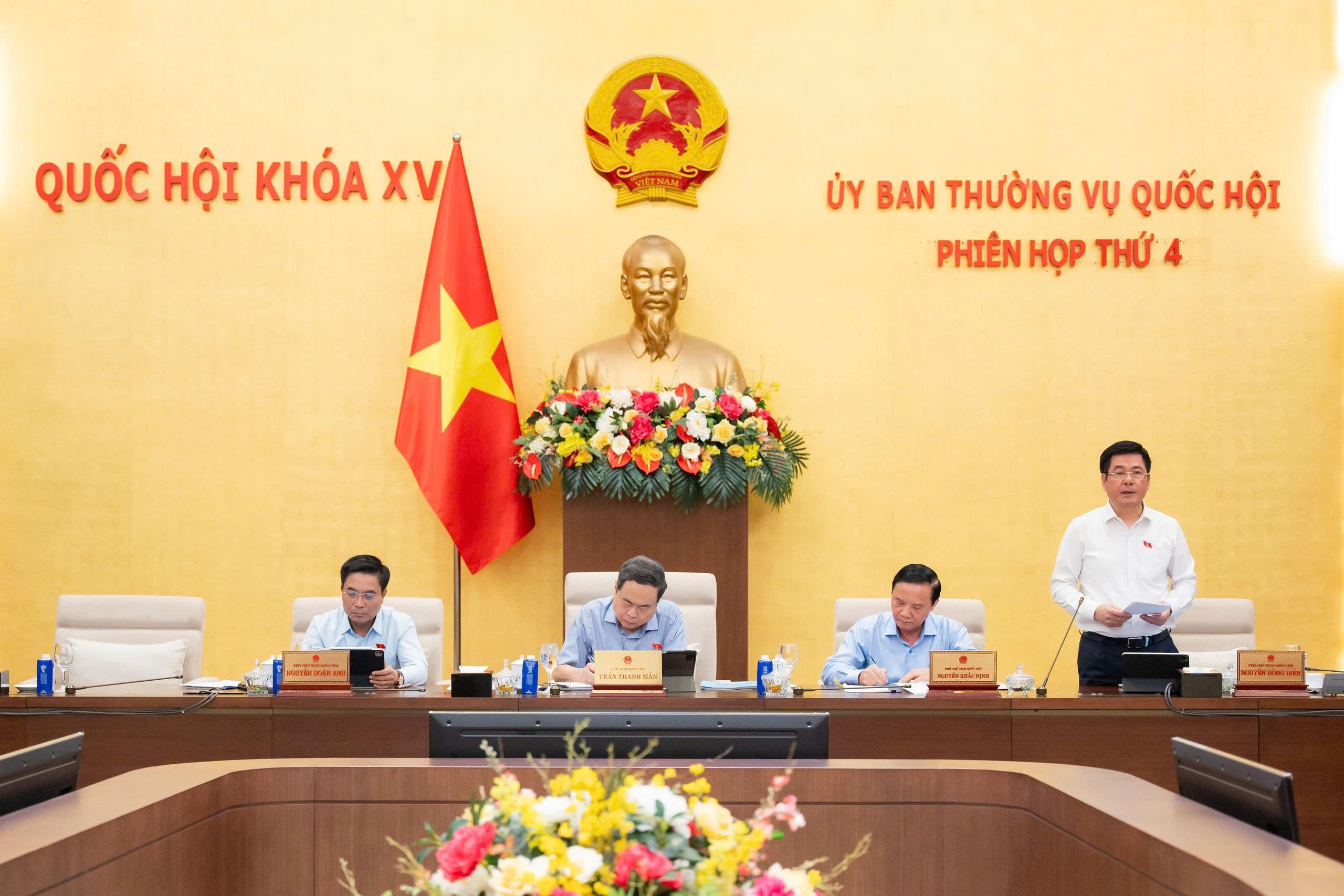 Phó Chủ tịch Quốc hội Nguyễn Hồng Diên phát biểu kết luận nội dung làm việc