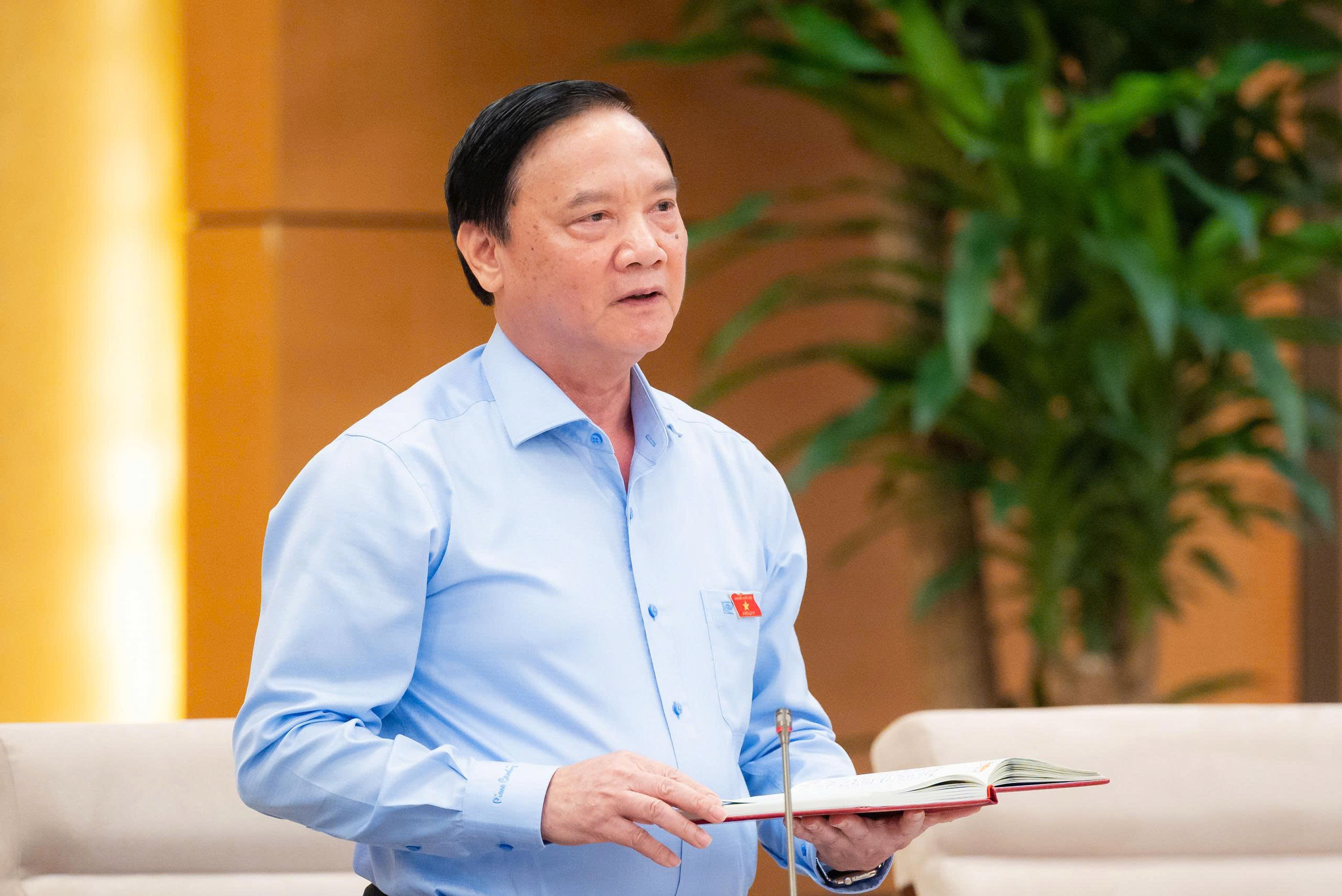 Phó Chủ tịch Quốc hội Nguyễn Khắc Định phát biểu tại Phiên họp