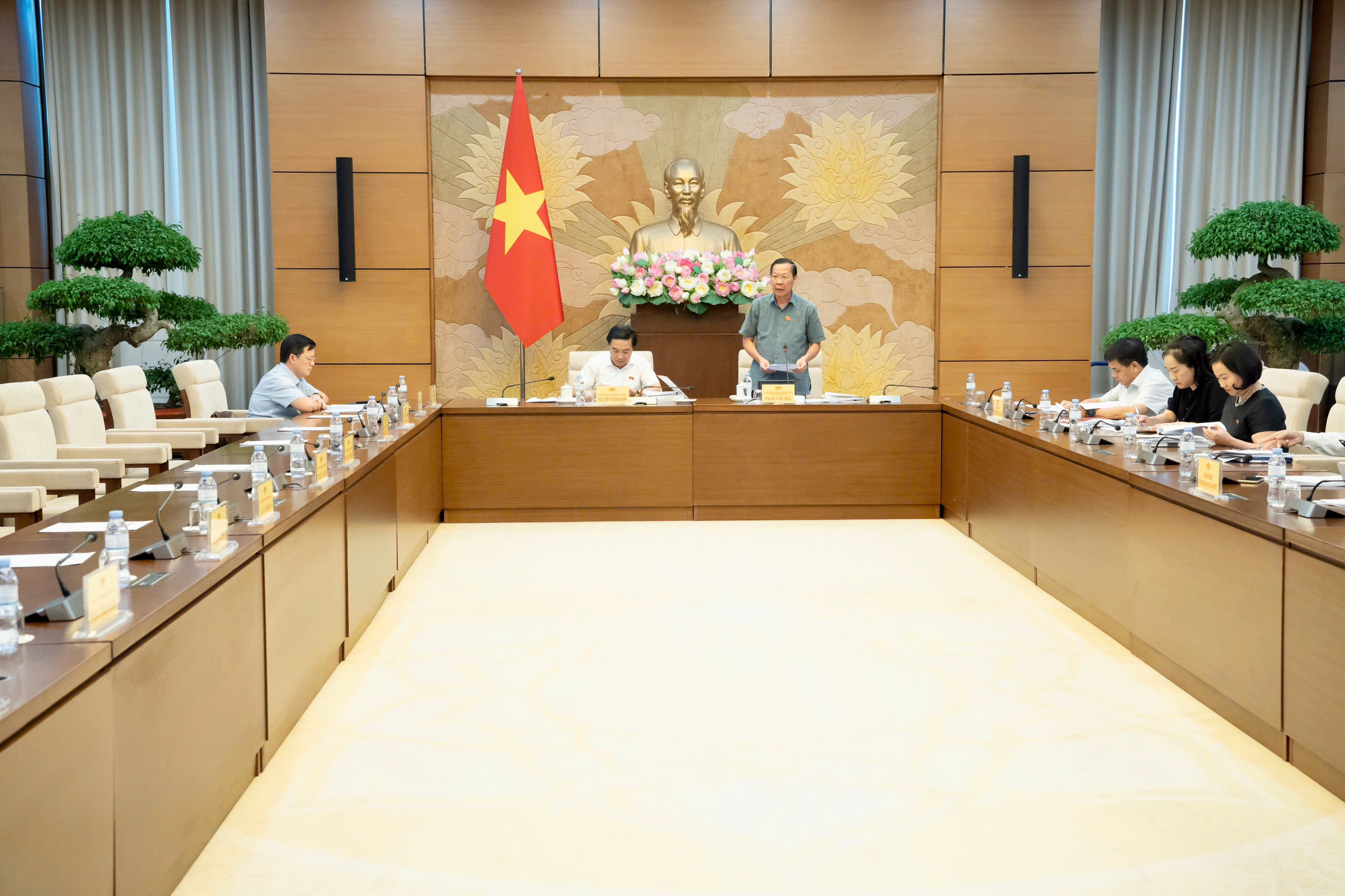 Uỷ ban Kinh tế và Tài chính thẩm tra sơ bộ dự án Luật Đấu giá tài sản (sửa đổi)