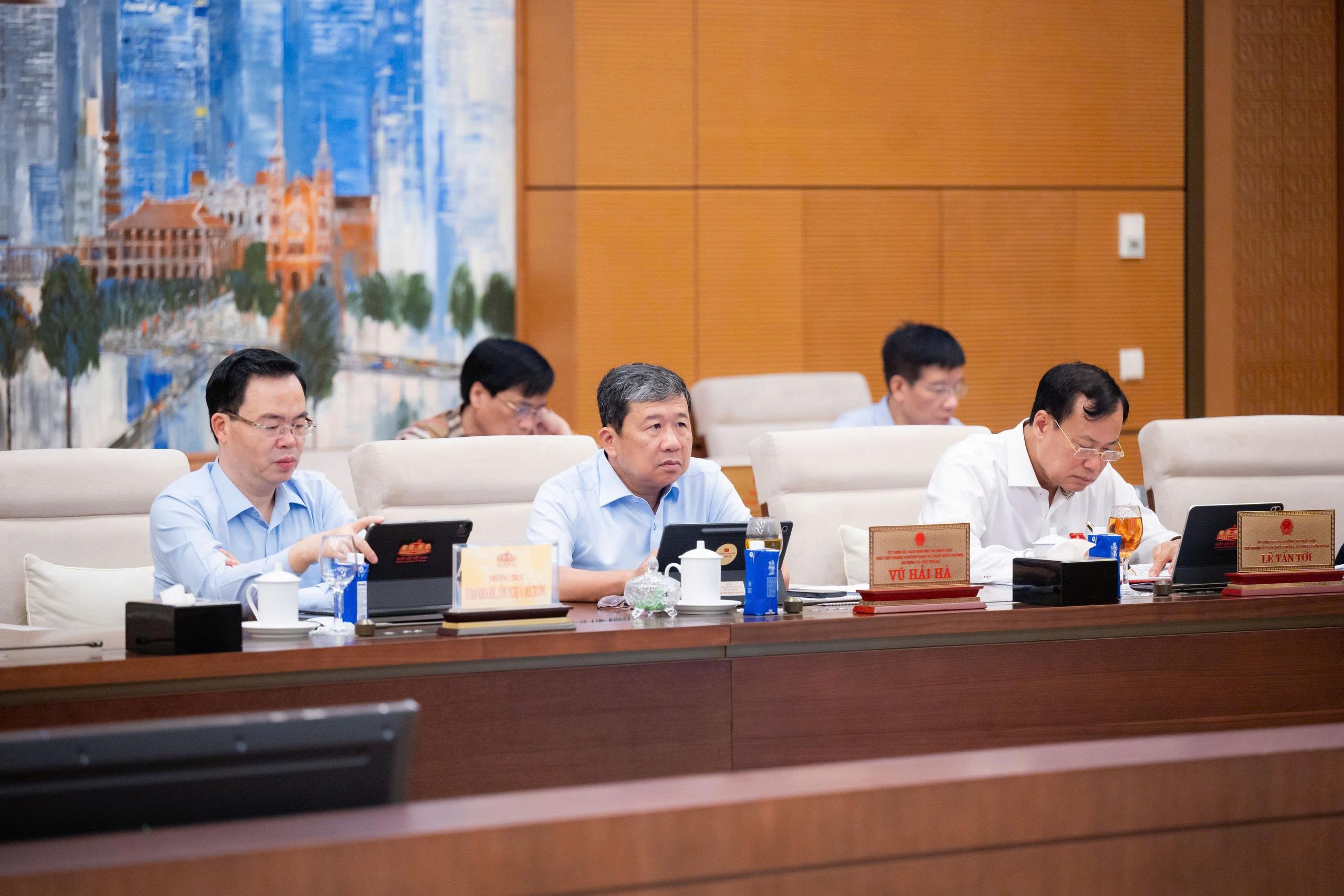 Ủy ban Thường vụ Quốc hội cho ý kiến về dự án Luật sửa đổi, bổ sung một số điều của Luật Xuất bản
