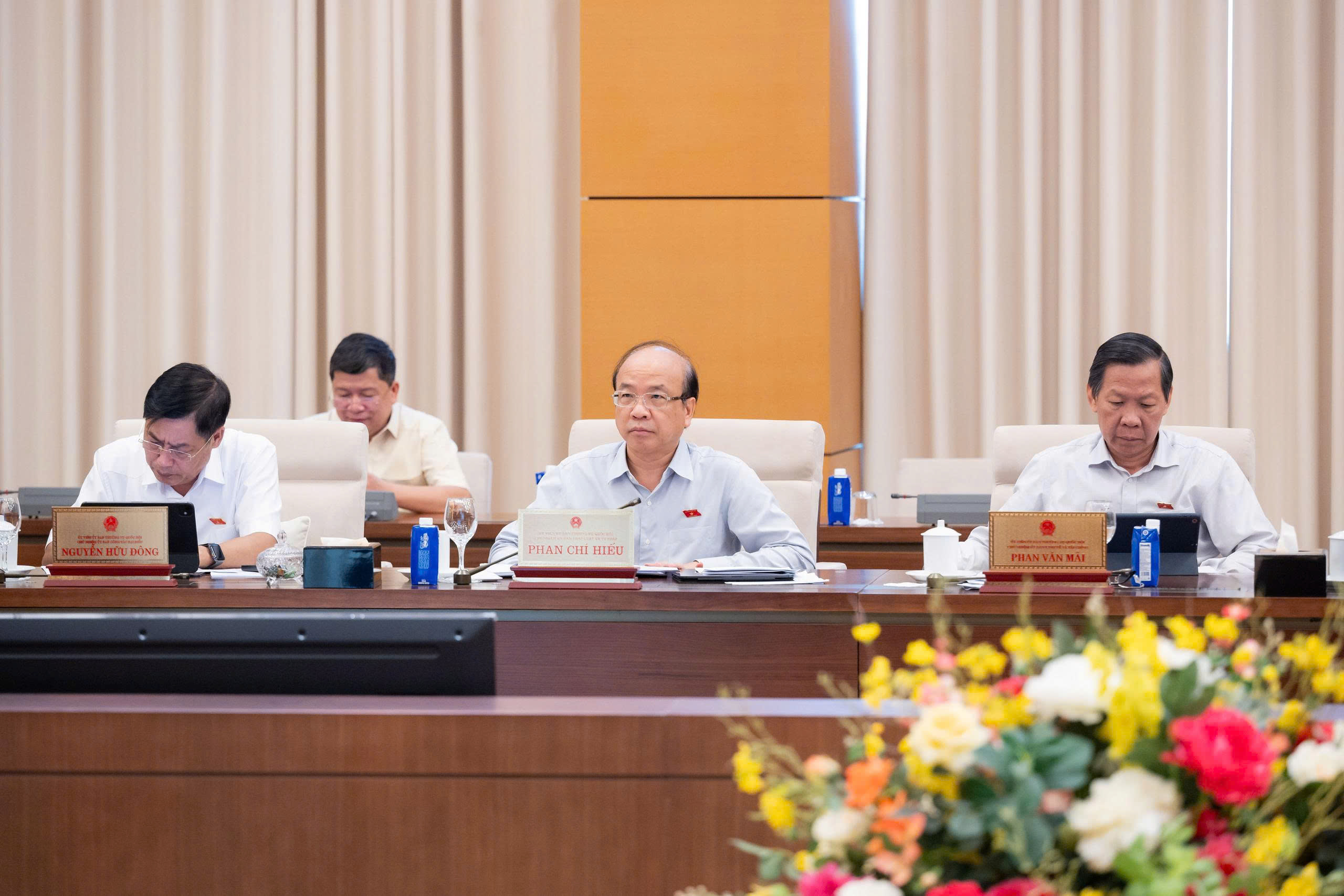 UBTVQH cho ý kiến về dự án Luật sửa đổi, bổ sung một số điều của Luật Người lao động Việt Nam đi làm việc ở nước ngoài theo hợp đồng