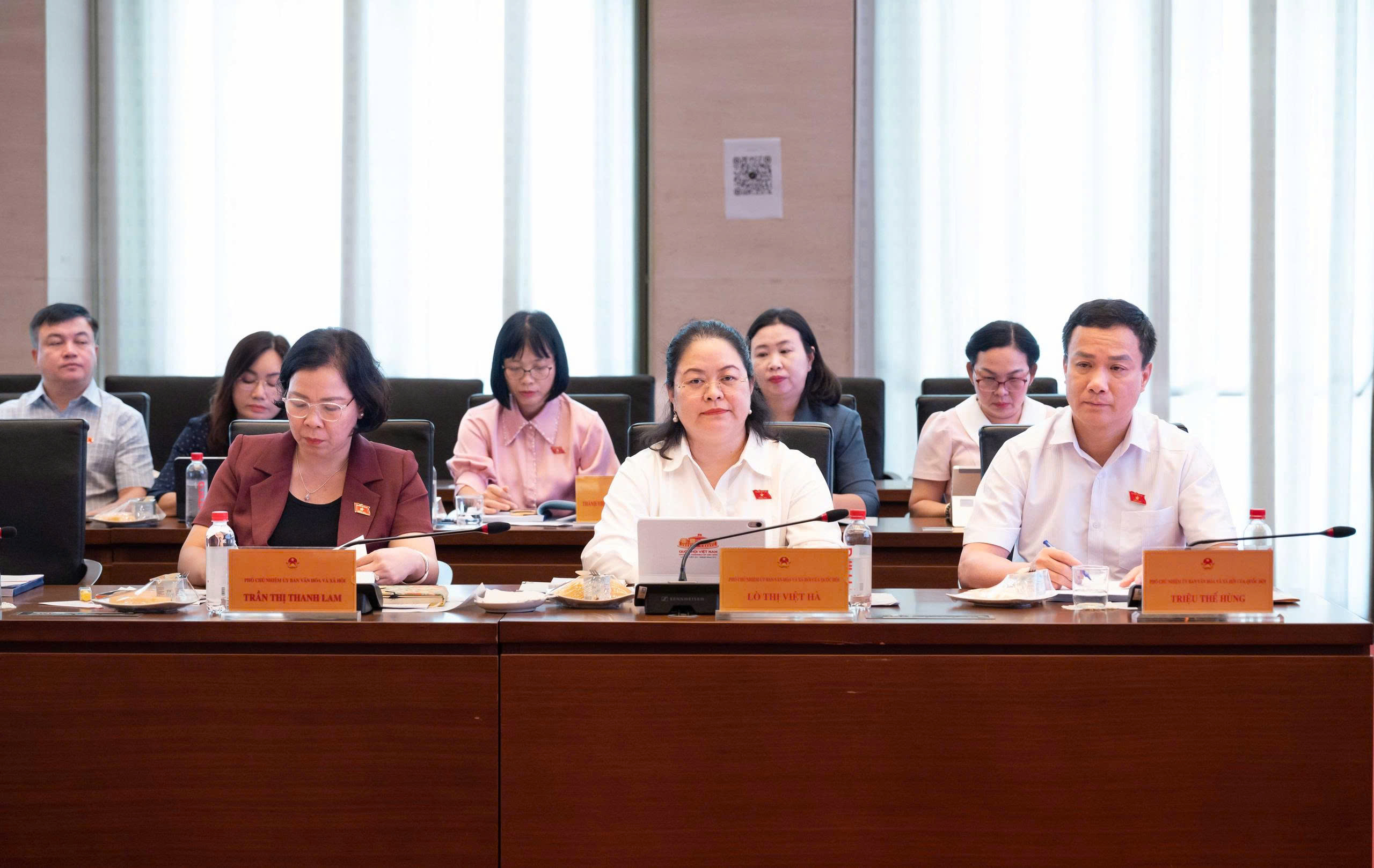 Phiên họp toàn thể lần thứ Ba của Ủy ban Văn hóa và Xã hội: Thẩm tra dự án Luật sửa đổi, bổ sung một số điều của Luật Người lao động Việt Nam đi làm việc ở nước ngoài theo hợp đồng