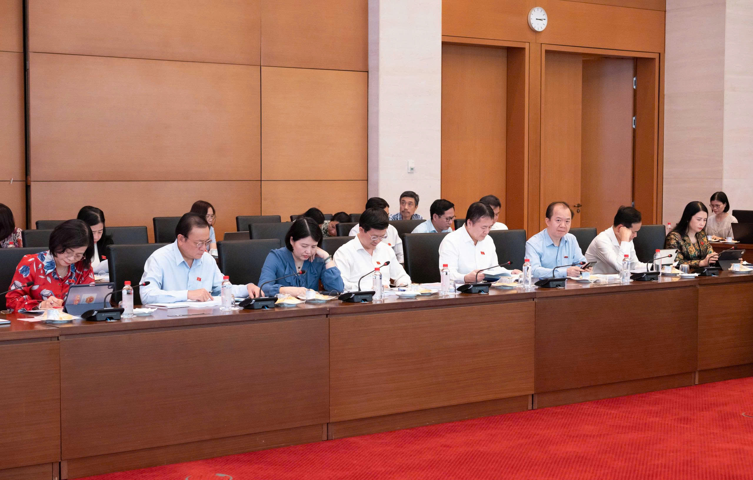 Phiên họp toàn thể lần thứ Ba của Ủy ban Văn hóa và Xã hội: Thẩm tra dự án Luật sửa đổi, bổ sung một số điều của Luật Người lao động Việt Nam đi làm việc ở nước ngoài theo hợp đồng