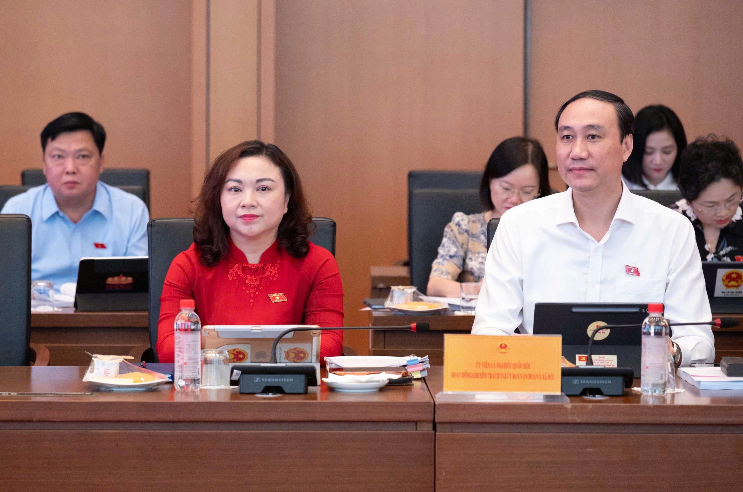 Phiên họp toàn thể lần thứ Ba của Ủy ban Văn hóa và Xã hội: Thẩm tra dự án Luật sửa đổi, bổ sung một số điều của Luật Người lao động Việt Nam đi làm việc ở nước ngoài theo hợp đồng