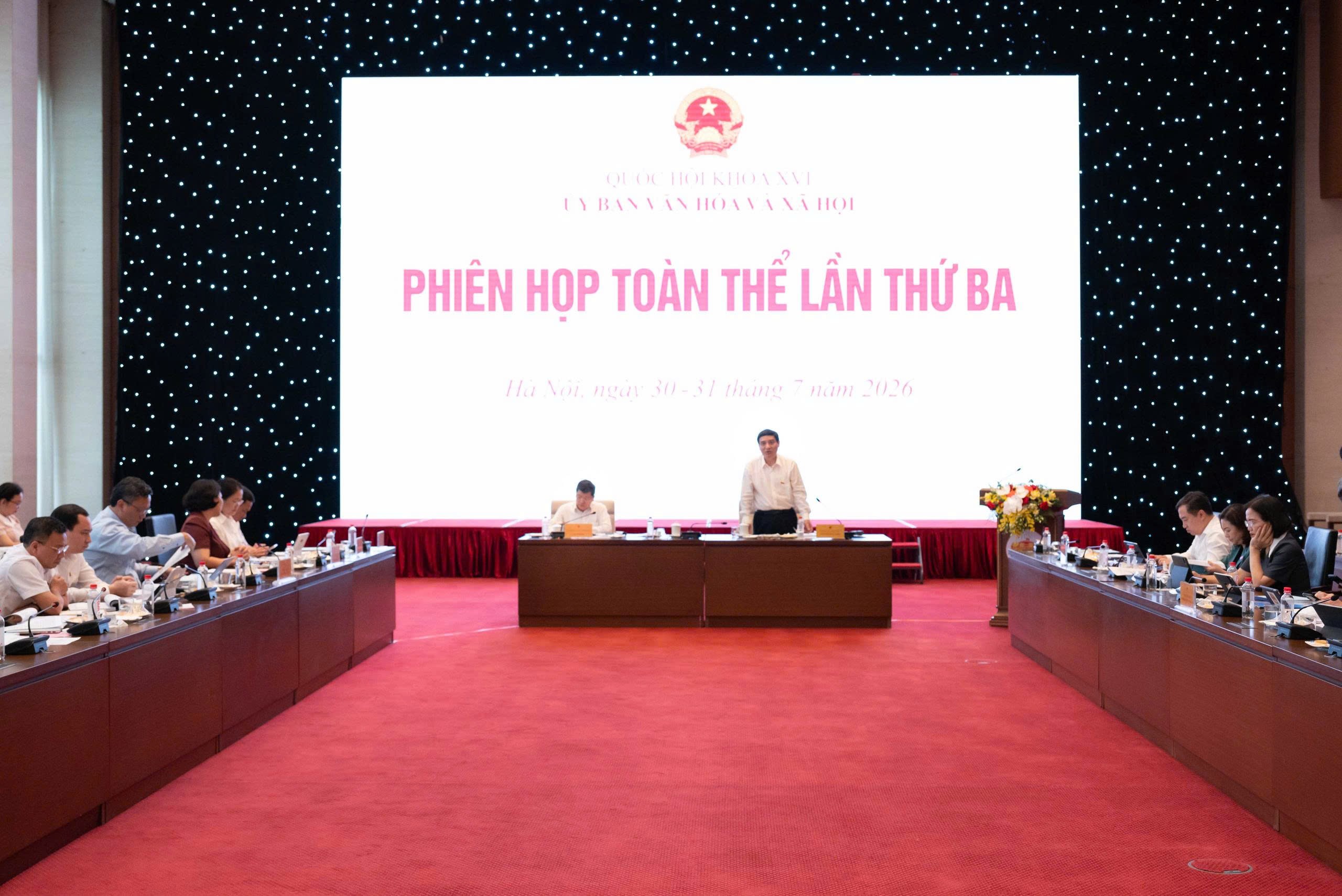 Phiên họp toàn thể lần thứ Ba của Ủy ban Văn hóa và Xã hội: Thẩm tra dự án Luật sửa đổi, bổ sung một số điều của Luật Người lao động Việt Nam đi làm việc ở nước ngoài theo hợp đồng