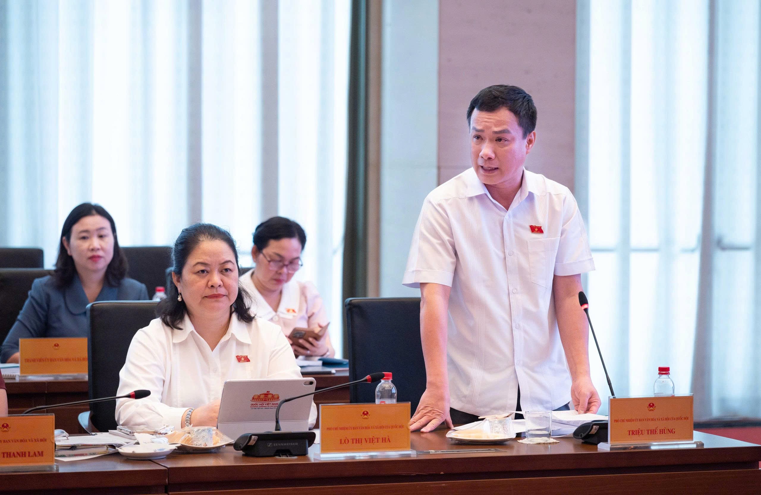 Phiên họp toàn thể lần thứ Ba của Ủy ban Văn hóa và Xã hội: Thẩm tra dự án Luật sửa đổi, bổ sung một số điều của Luật Người lao động Việt Nam đi làm việc ở nước ngoài theo hợp đồng