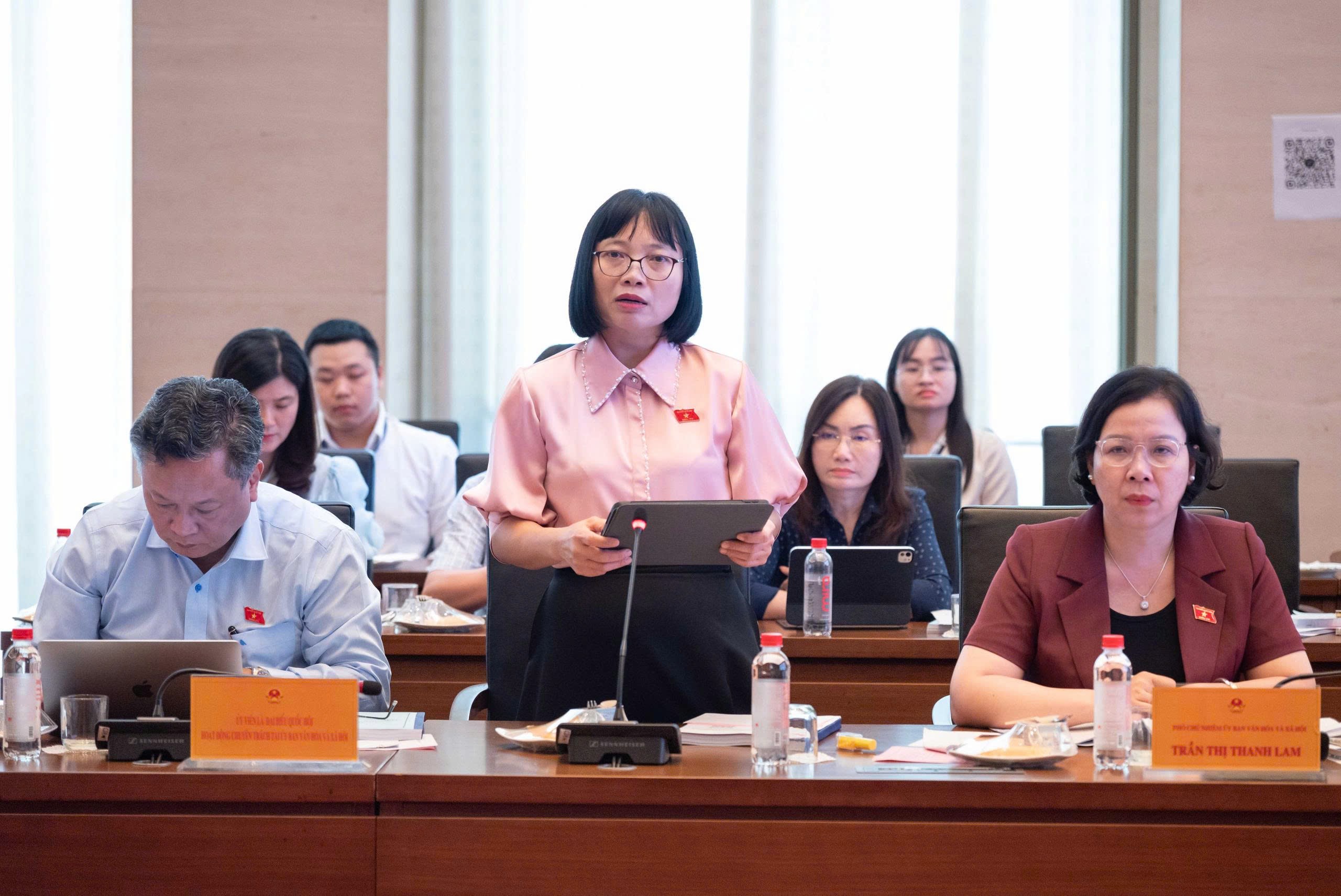 Phiên họp toàn thể lần thứ Ba của Ủy ban Văn hóa và Xã hội: Thẩm tra dự án Luật sửa đổi, bổ sung một số điều của Luật Người lao động Việt Nam đi làm việc ở nước ngoài theo hợp đồng