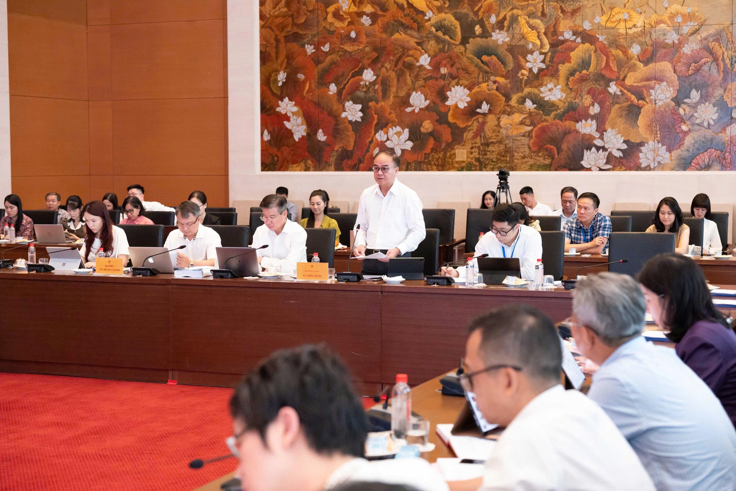 Phiên họp toàn thể lần thứ Ba của Ủy ban Văn hóa và Xã hội: Thẩm tra dự án Luật sửa đổi, bổ sung một số điều của Luật Người lao động Việt Nam đi làm việc ở nước ngoài theo hợp đồng