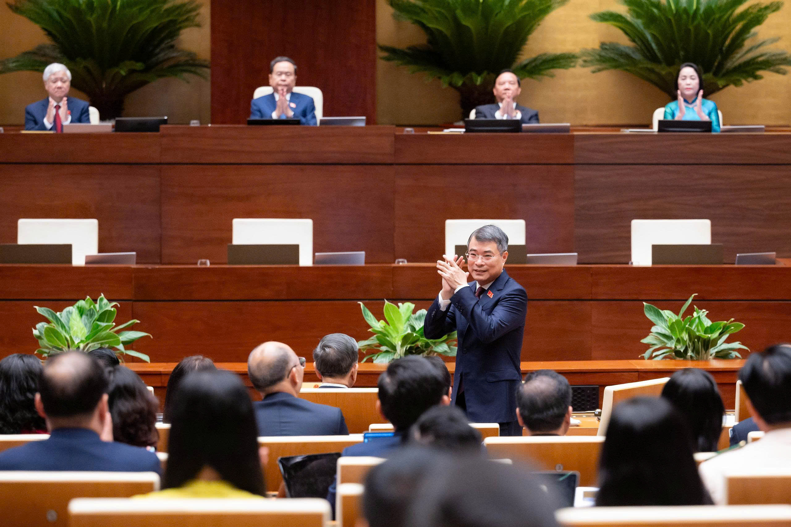 Quốc hội khóa XVI khai mạc Kỳ họp không thường lệ thứ Nhất: Kiến tạo thể chế, không để lỡ thời cơ phát triển - 2